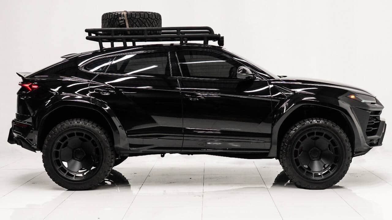 2022 LAMBORGHINI URUS