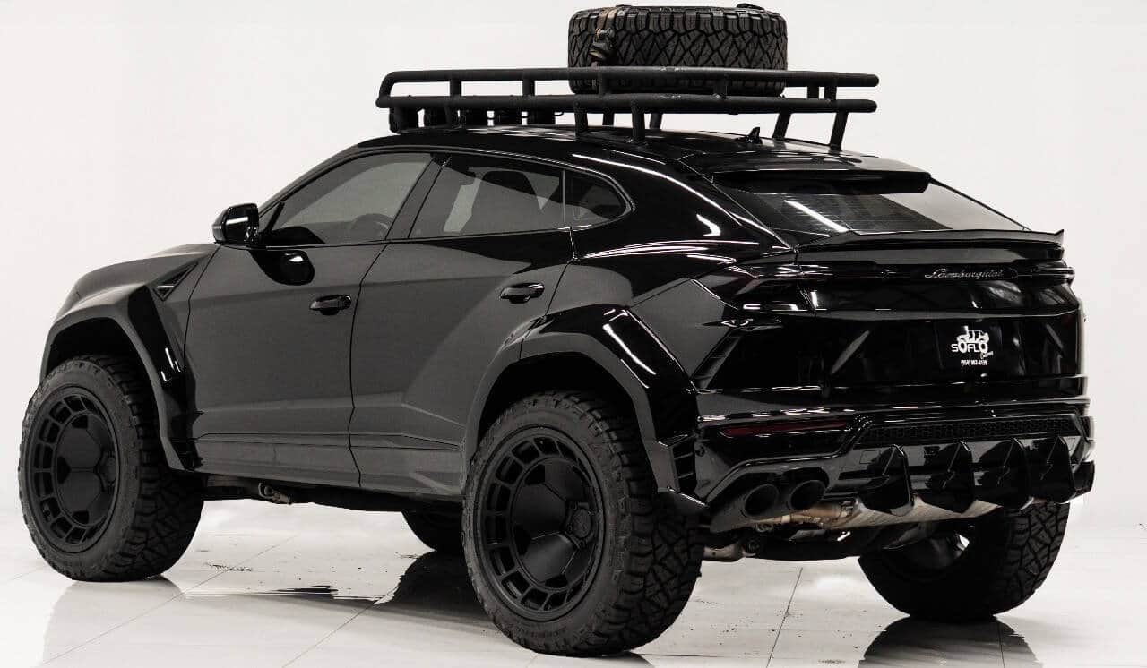 2022 LAMBORGHINI URUS
