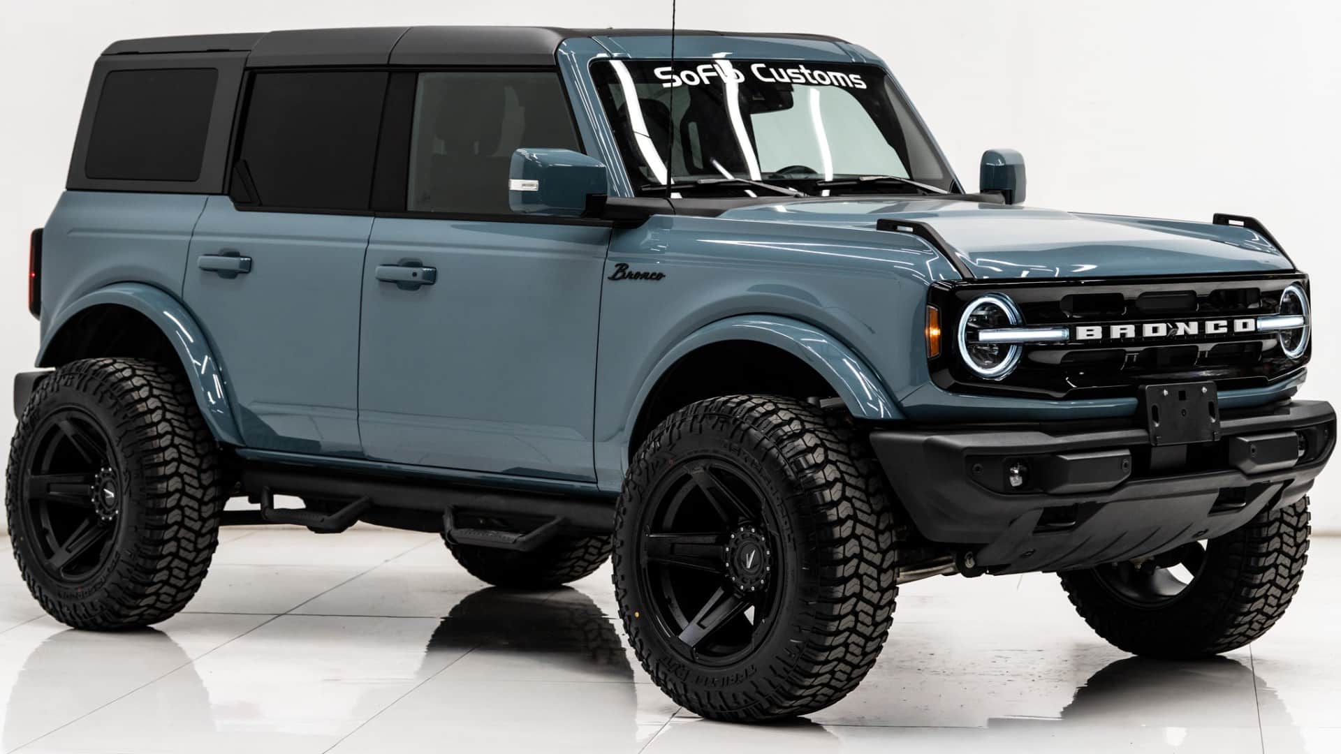 2023 FORD BRONCO