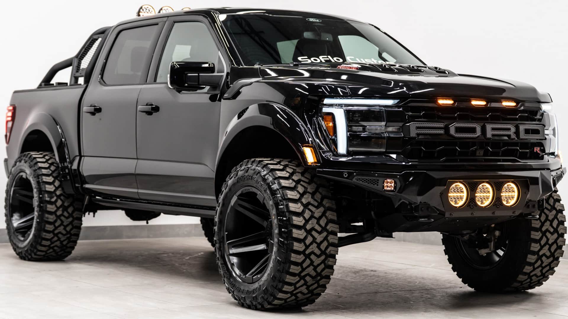 2025 FORD F-150 4X4 LARIAT