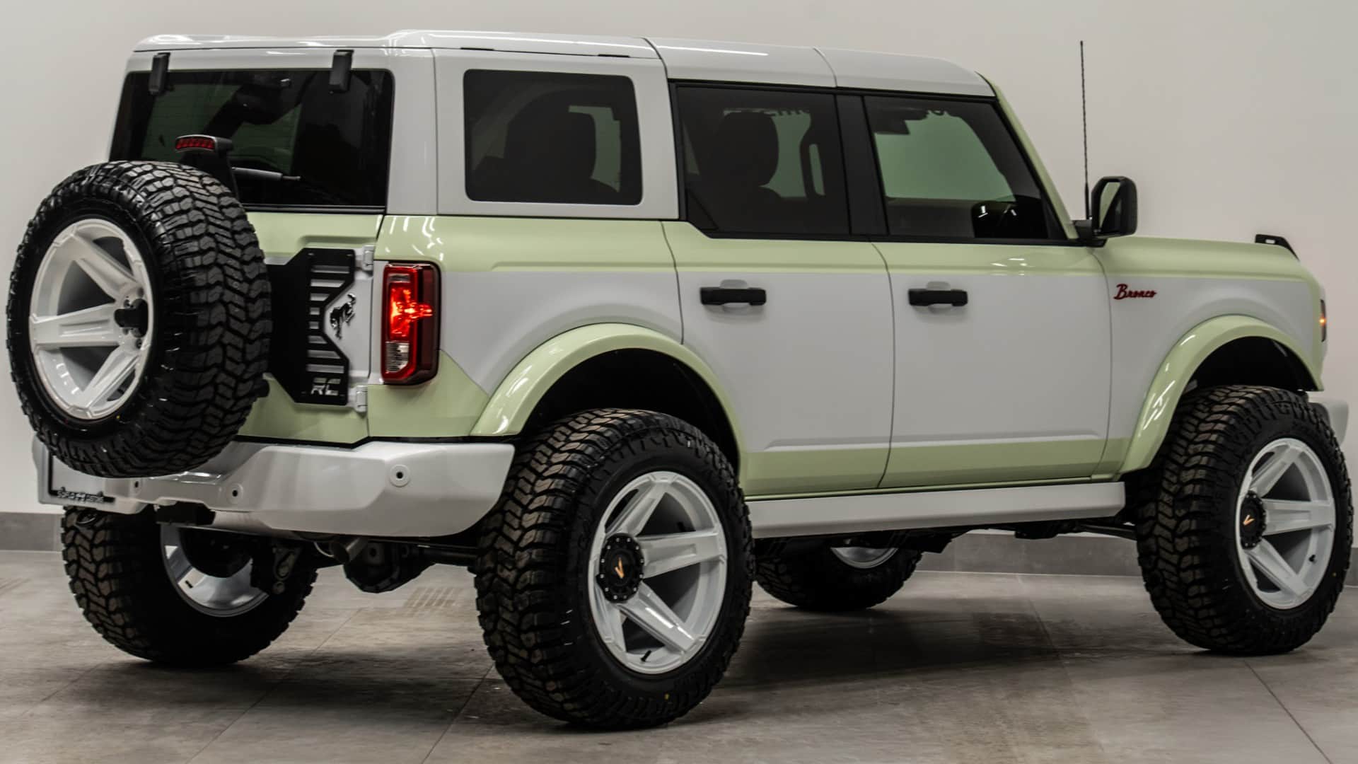 2025 FORD BRONCO