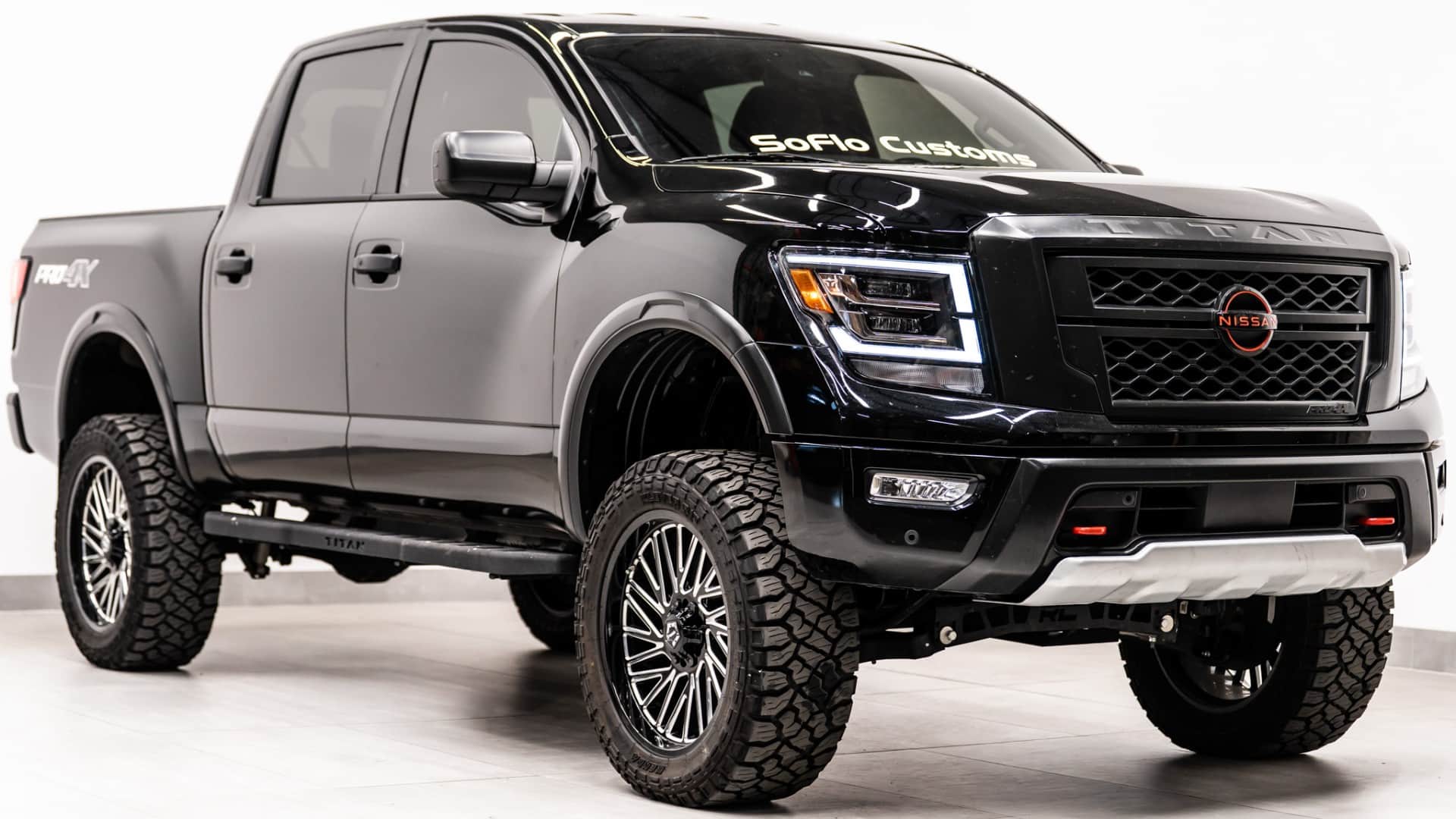 2024 NISSAN TITAN