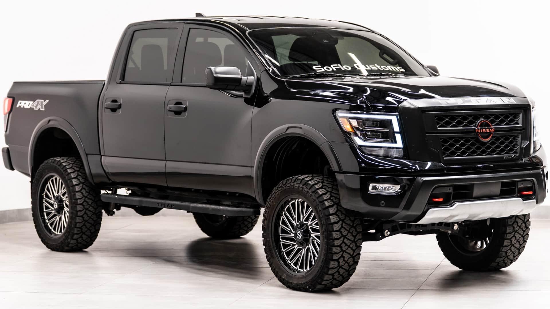 2024 NISSAN TITAN