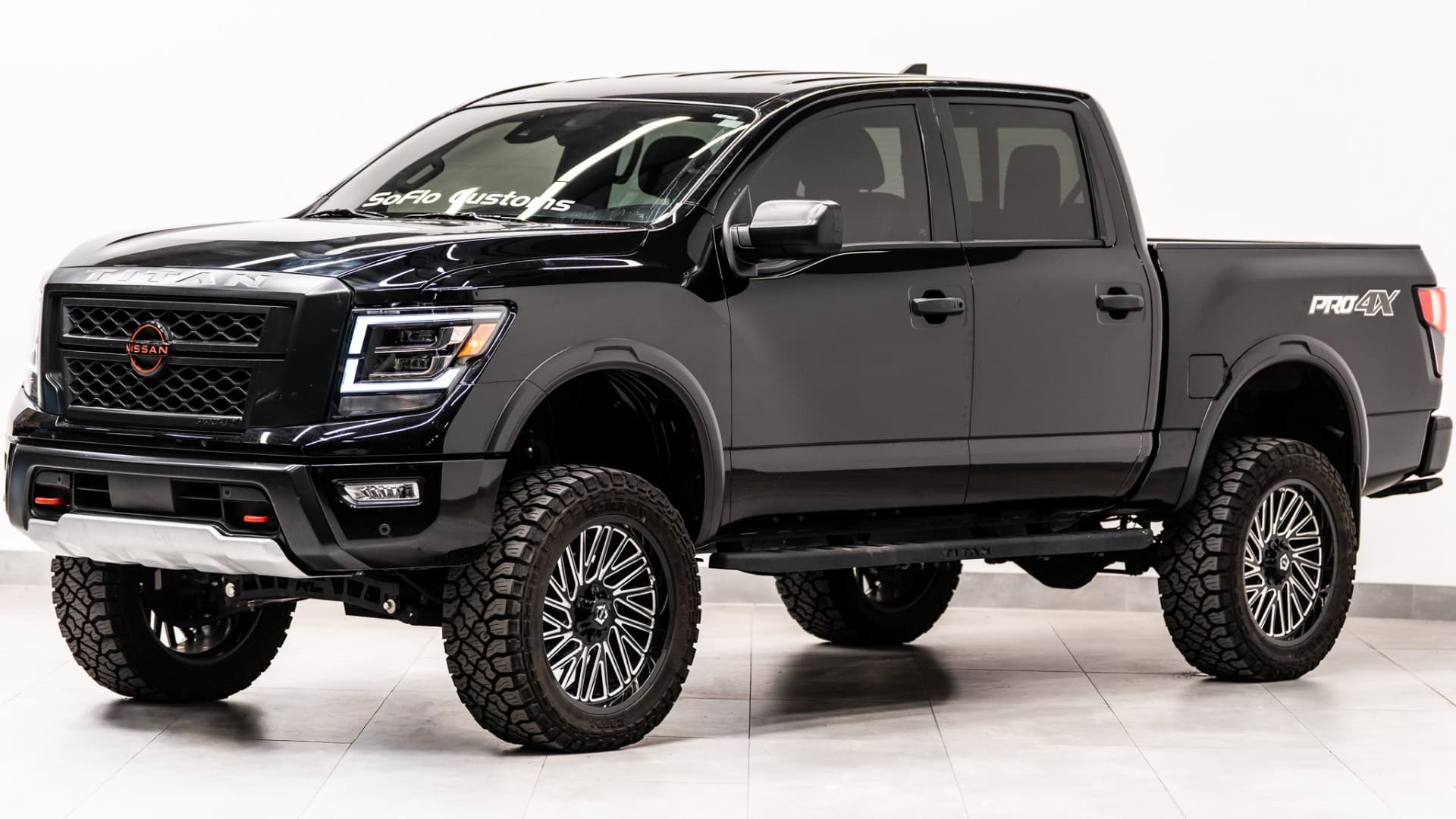 2024 NISSAN TITAN
