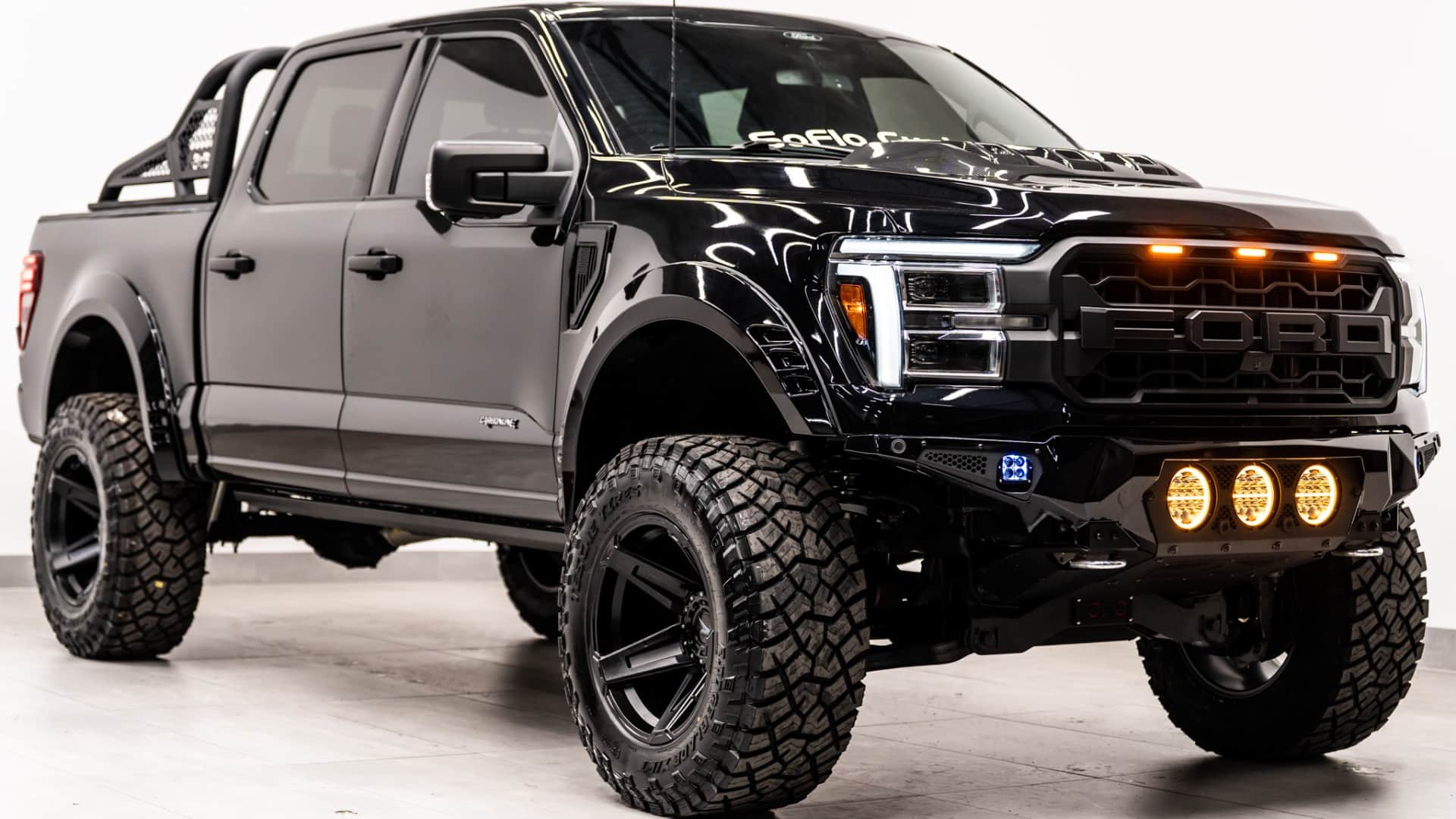2024 FORD F-150 4X4 LARIAT