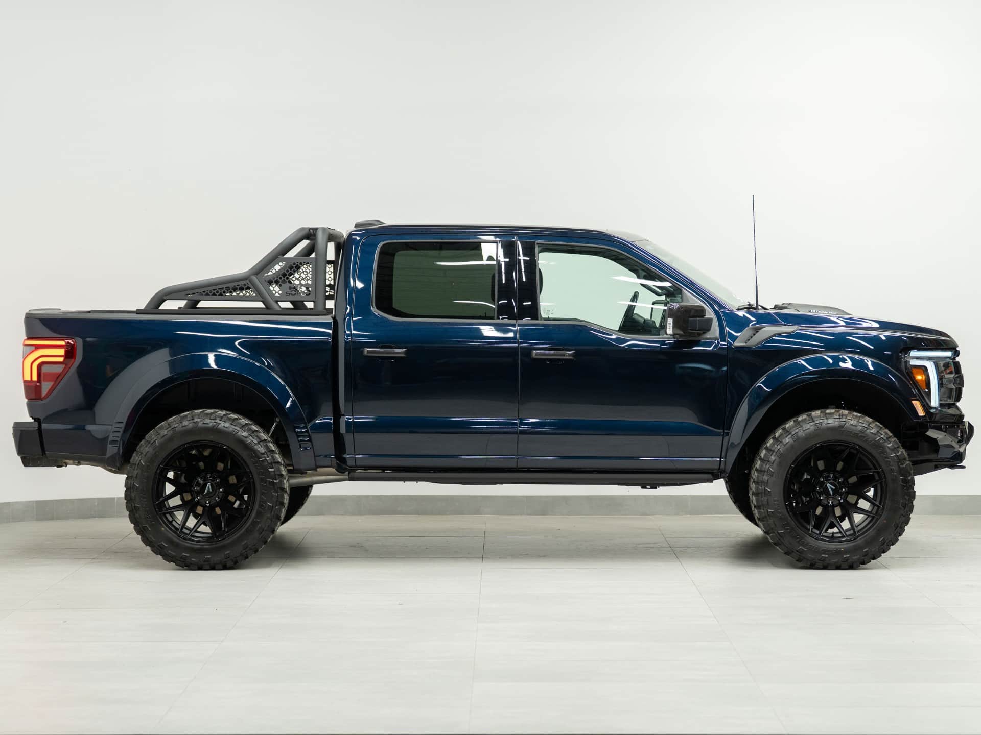 2025 FORD F-150 4X4 LARIAT