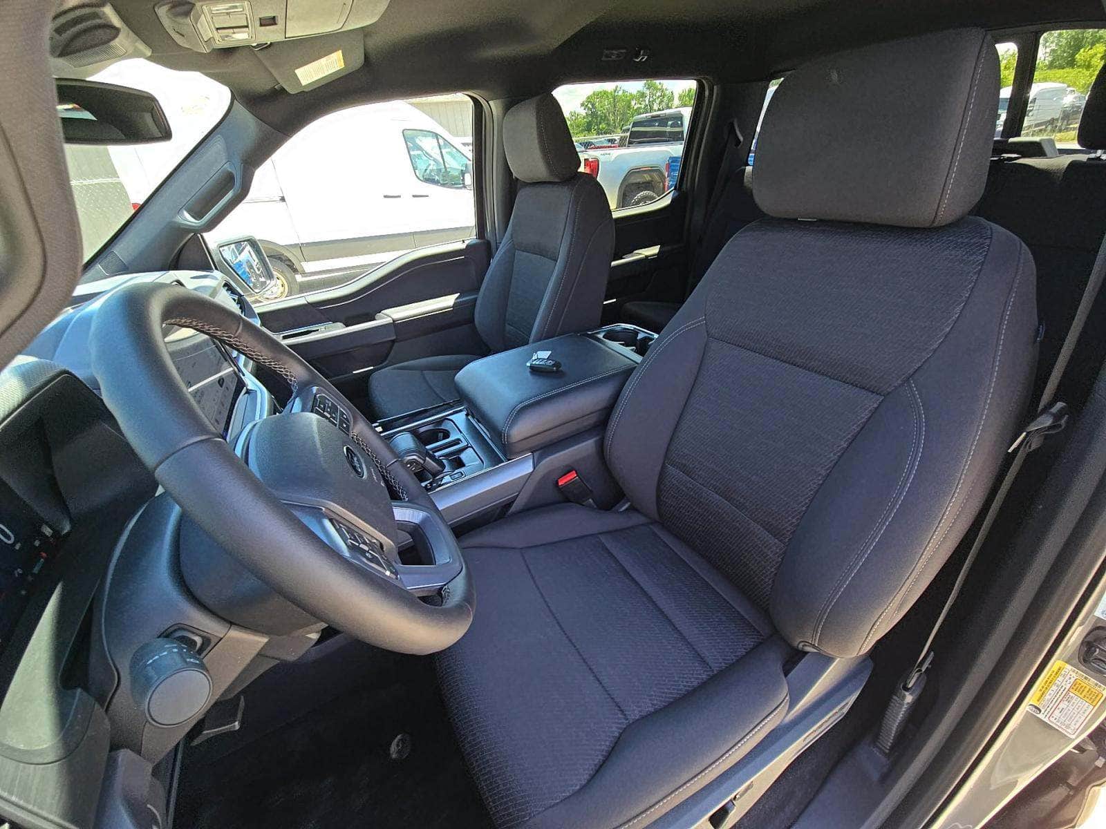 2025 FORD F-150 4X4