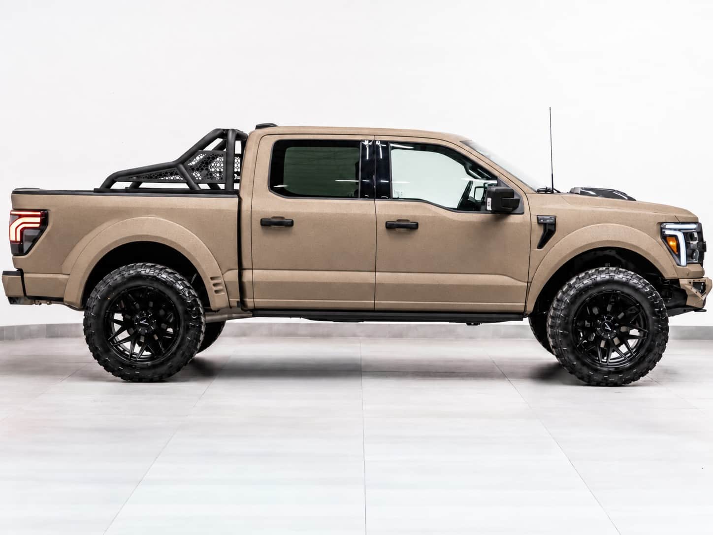 2025 FORD F-150 4X4 LARIAT