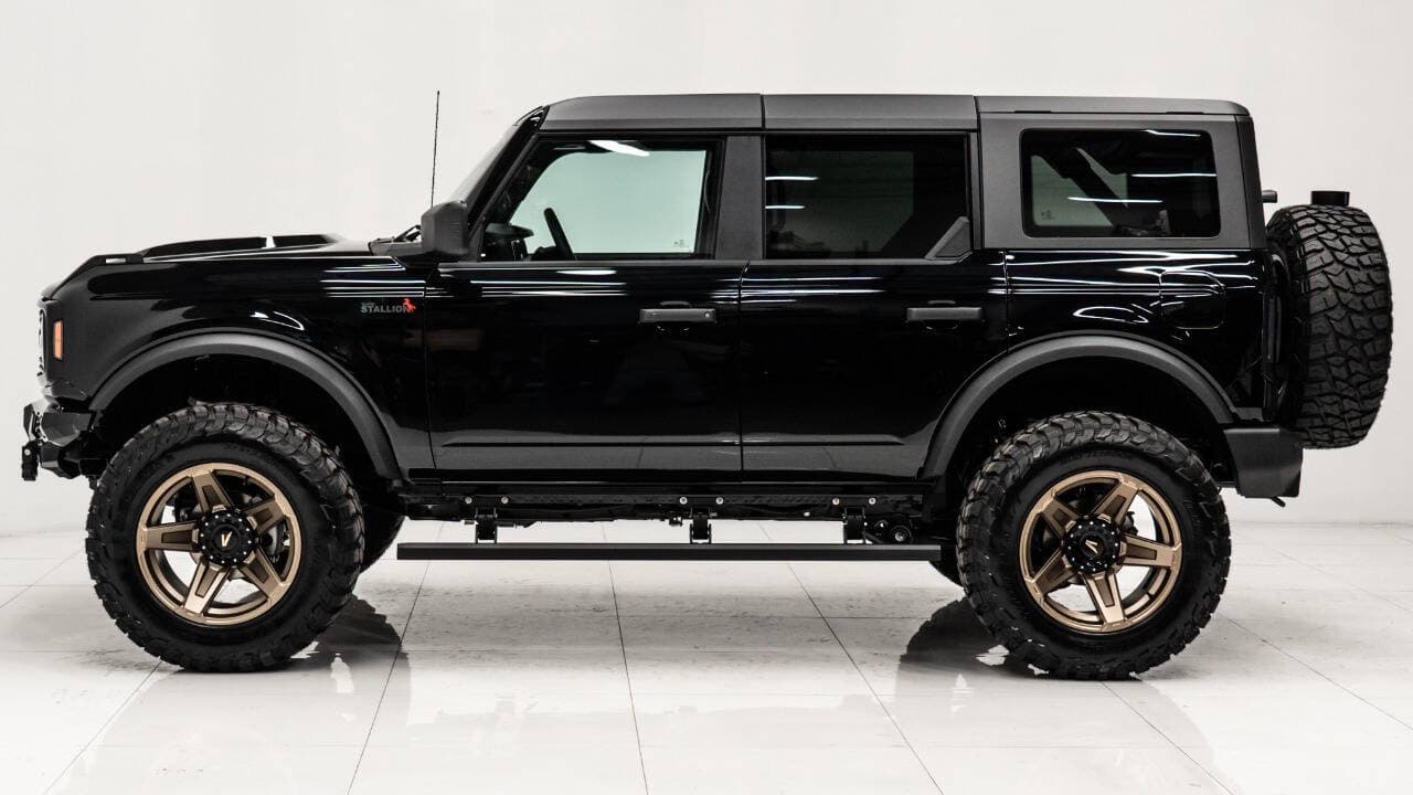 2025 FORD BRONCO 4X4 in Black, photo 16 of 57