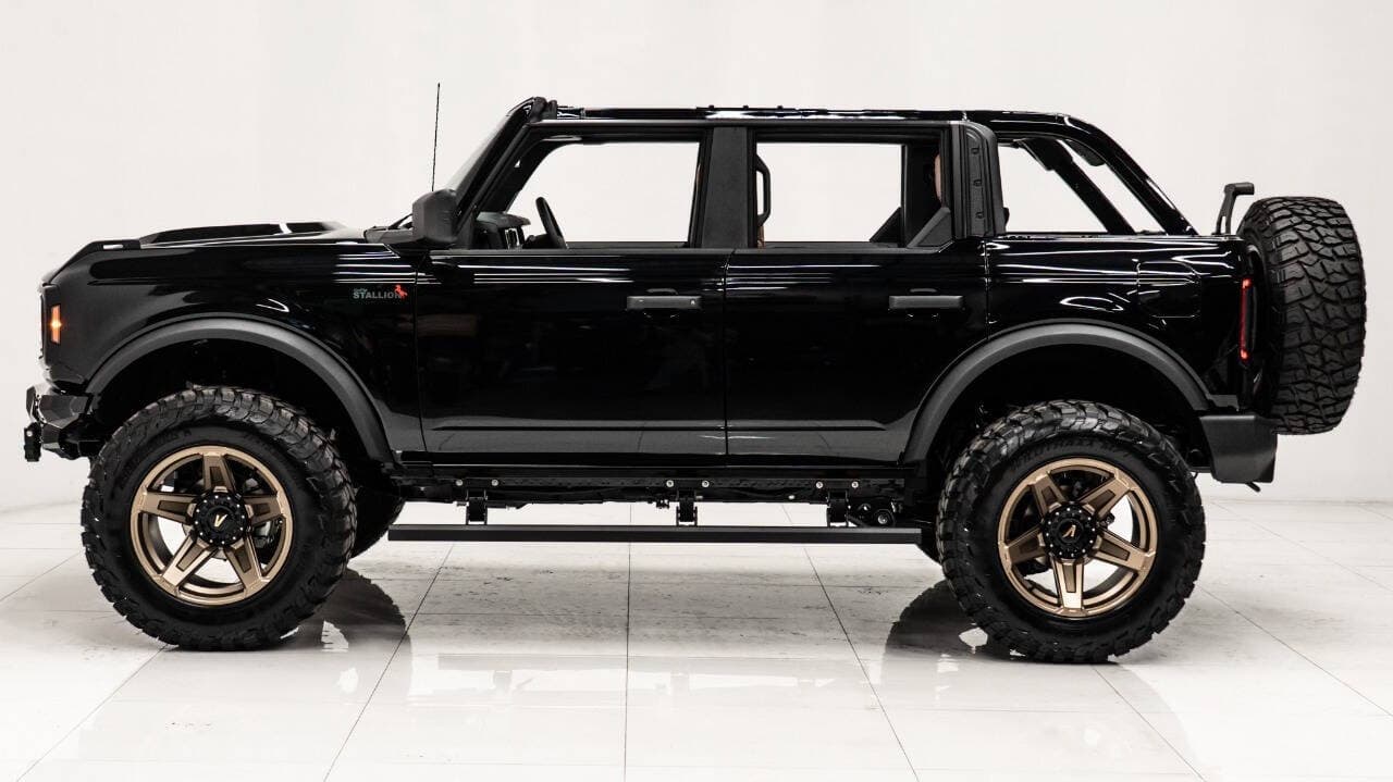 2025 FORD BRONCO 4X4 in Black, photo 18 of 57