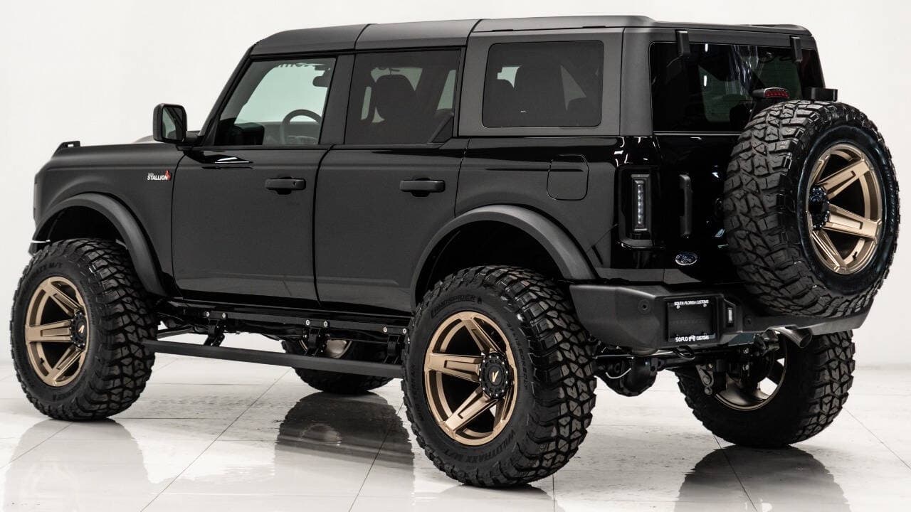 2025 FORD BRONCO 4X4 in Black, photo 13 of 57