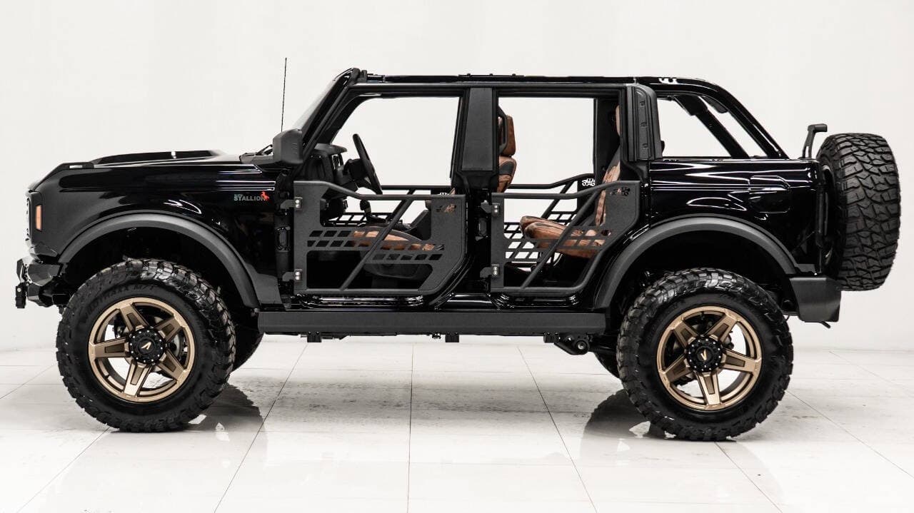 2025 FORD BRONCO 4X4 in Black, photo 17 of 57