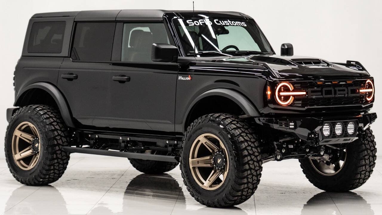 2025 FORD BRONCO 4X4 in Black, photo 3 of 57