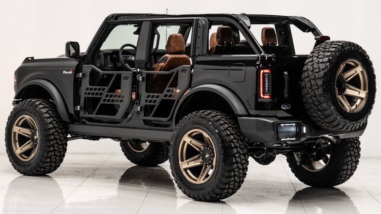 2025 FORD BRONCO 4X4 in Black, photo 15 of 57