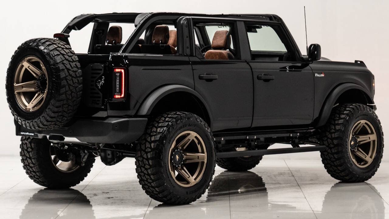 2025 FORD BRONCO 4X4 in Black, photo 12 of 57