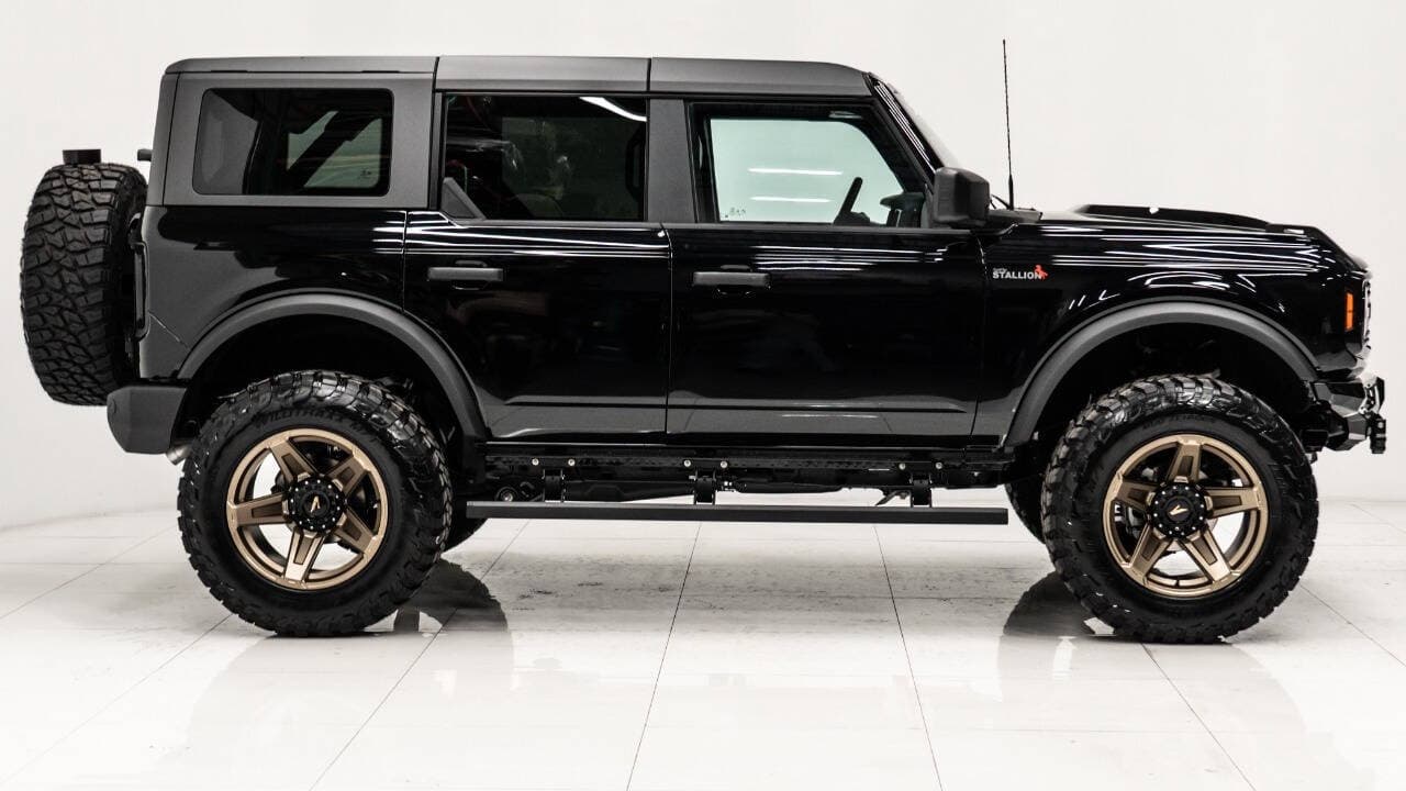 2025 FORD BRONCO 4X4 in Black, photo 19 of 57
