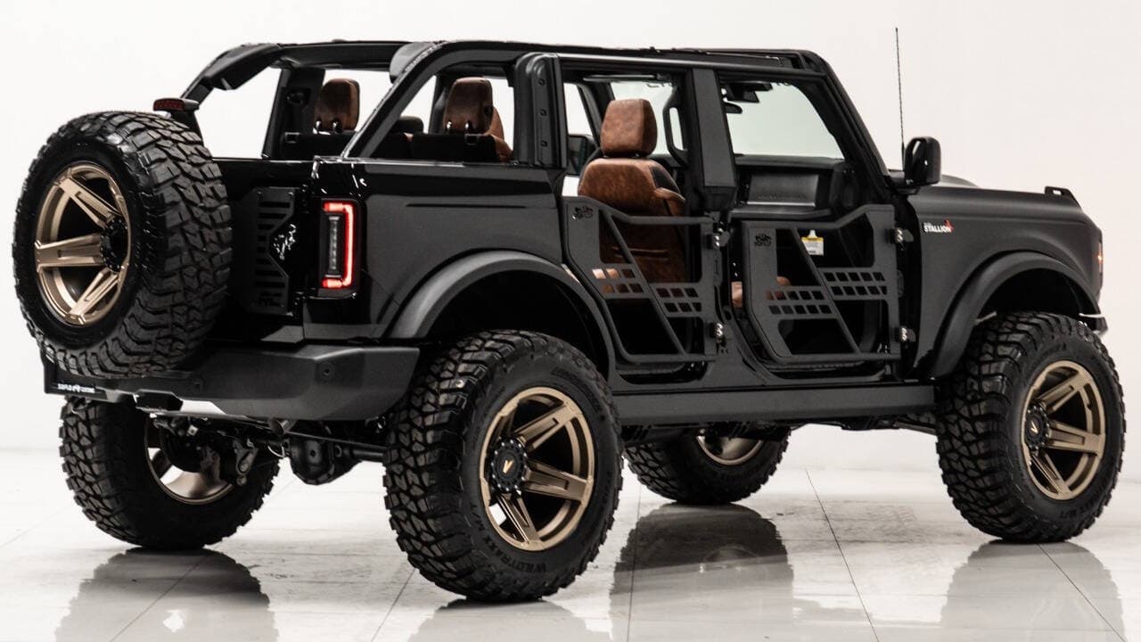 2025 FORD BRONCO 4X4 in Black, photo 10 of 57