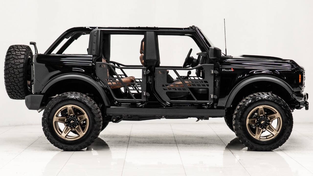 2025 FORD BRONCO 4X4 in Black, photo 21 of 57