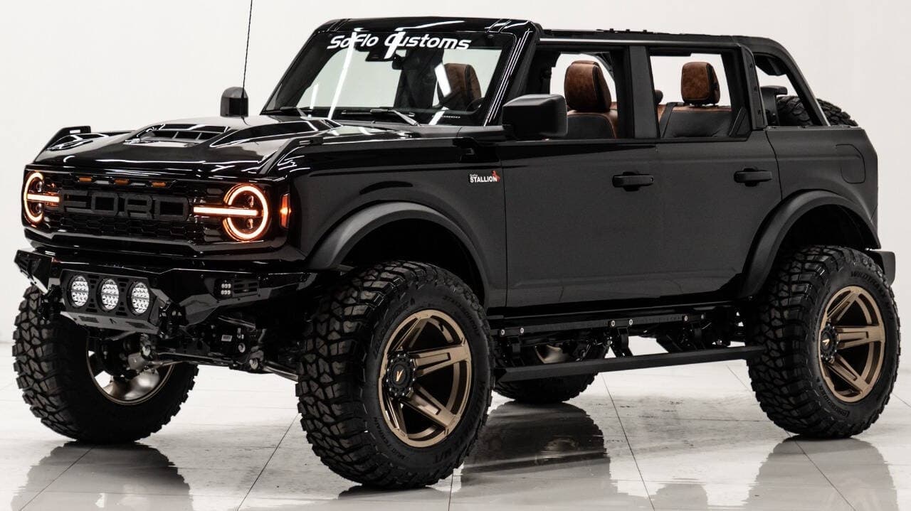 2025 FORD BRONCO 4X4 in Black, photo 7 of 57