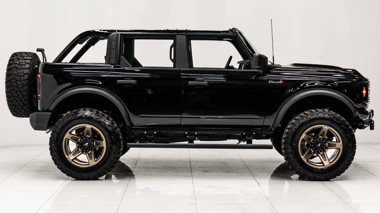 2025 FORD BRONCO 4X4 in Black, photo 20 of 57