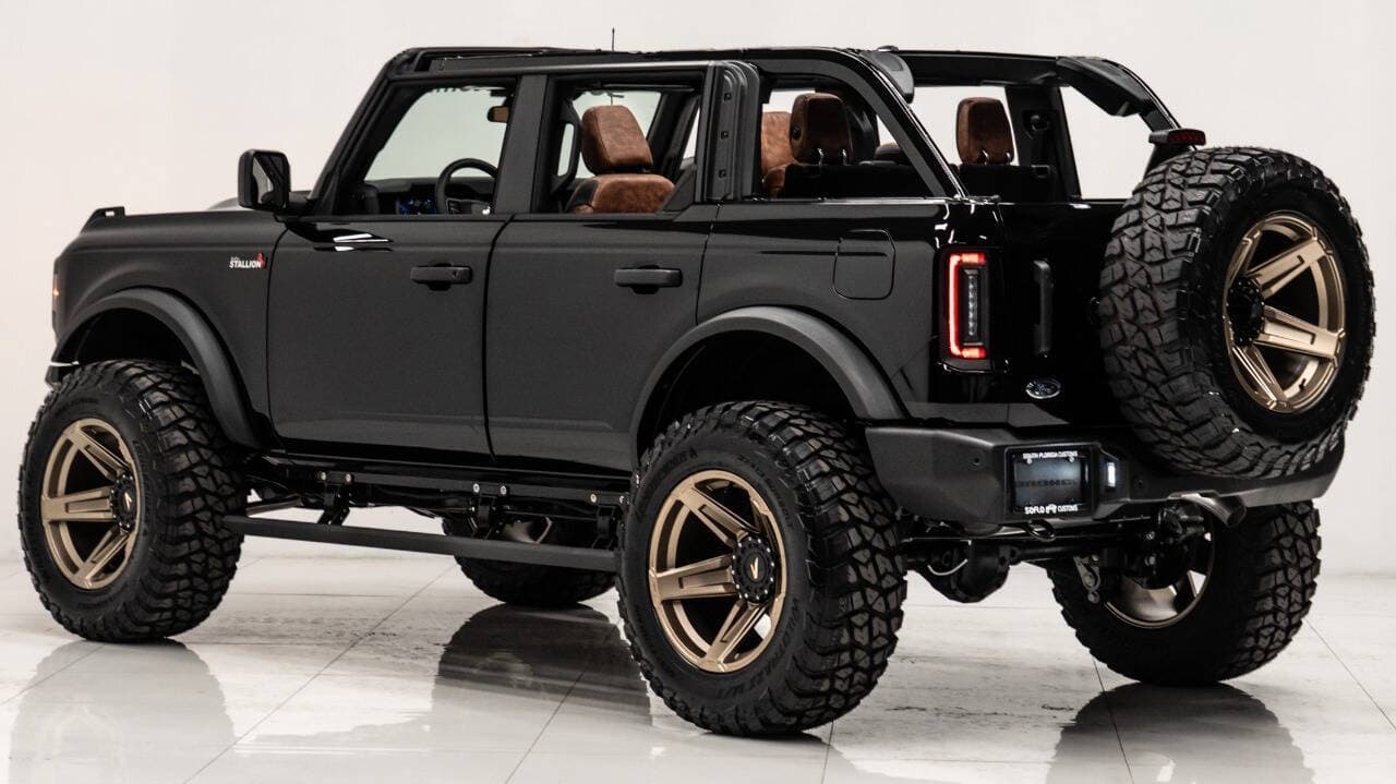 2025 FORD BRONCO 4X4 in Black, photo 14 of 57