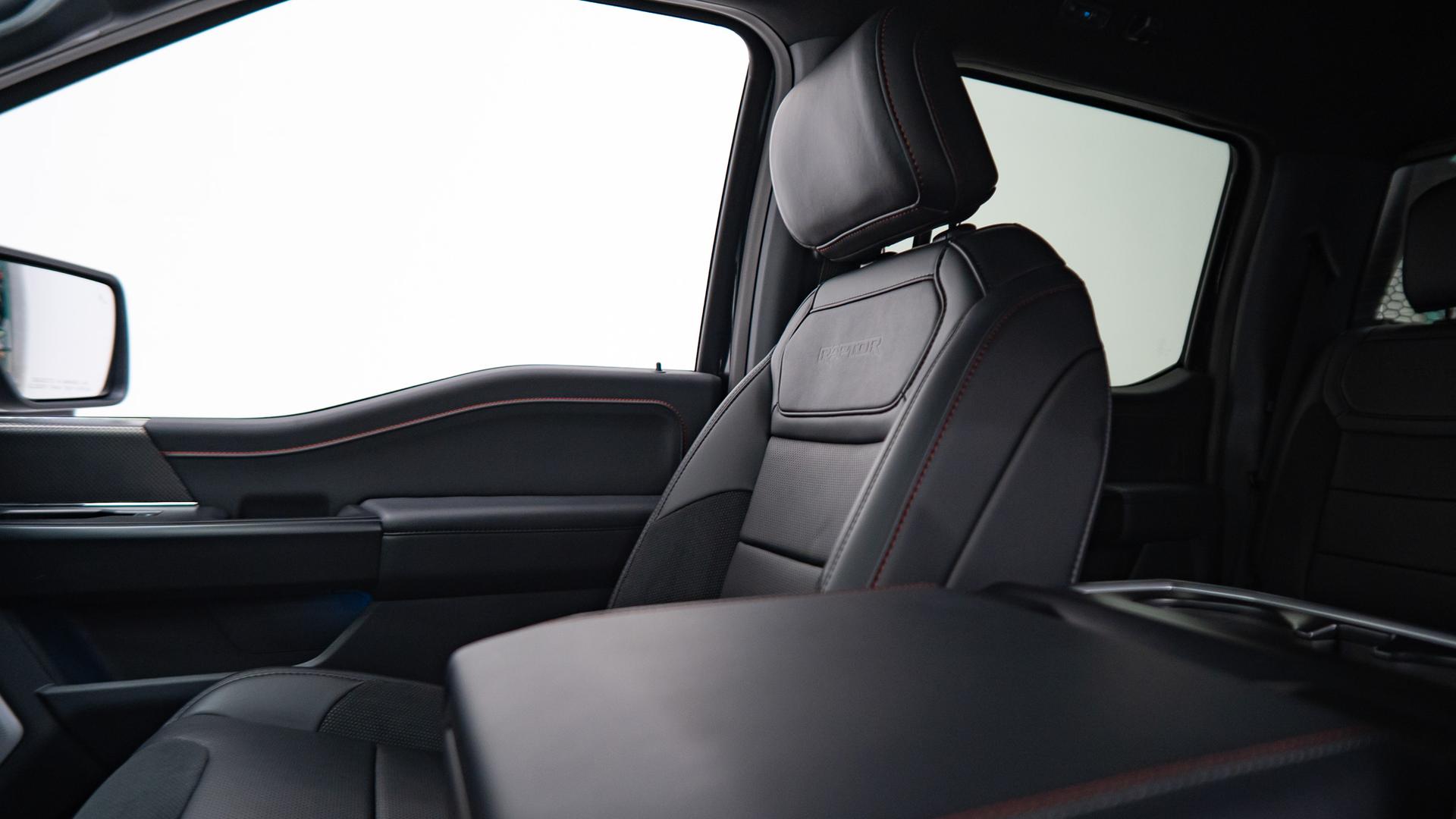 2025 FORD F-150 in Black, photo 17 of 43