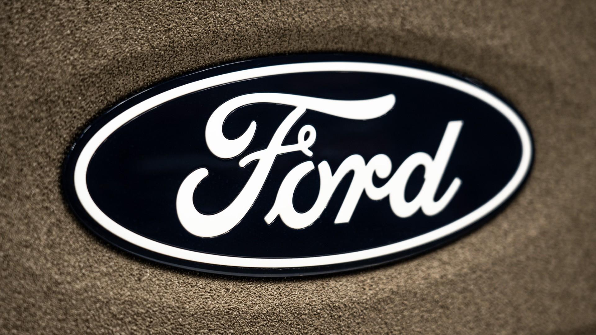 2025 FORD F-150 in Sand, photo 12 of 60