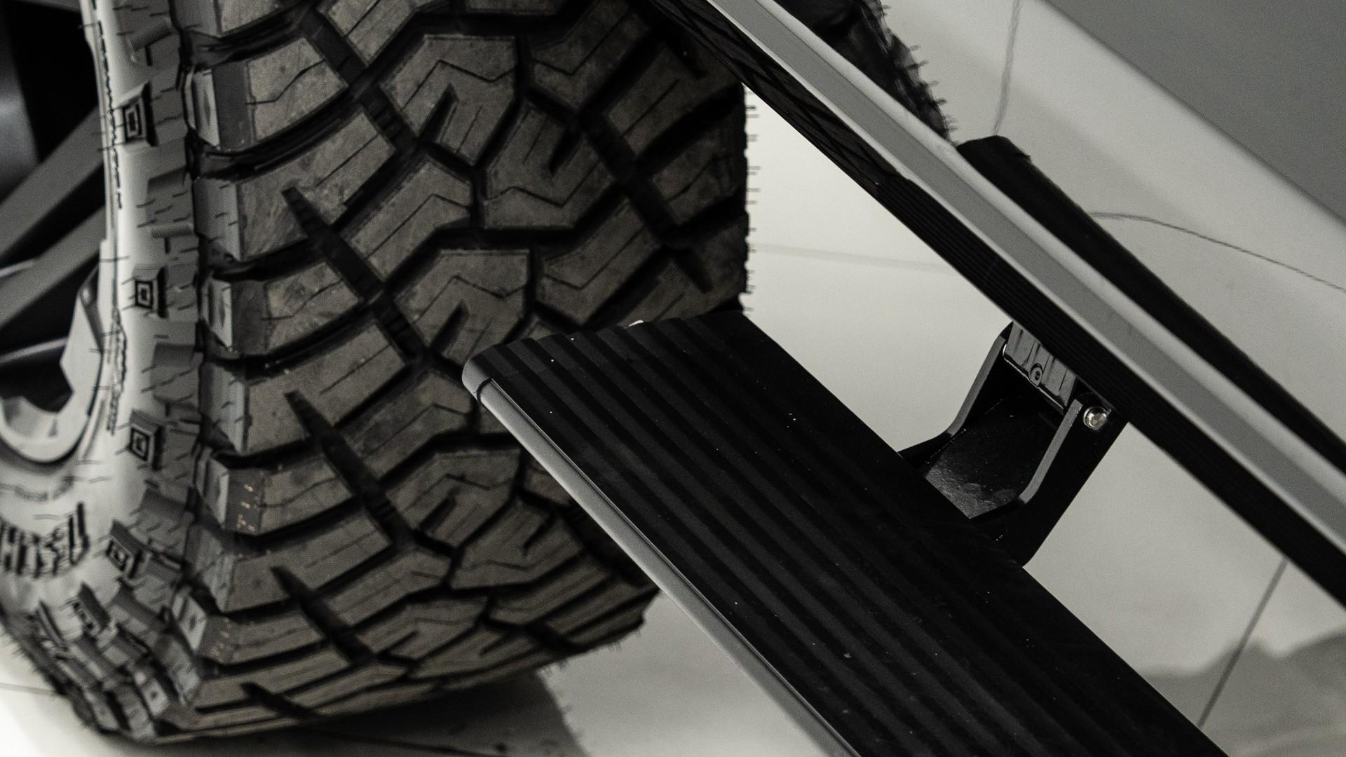 2025 FORD F-150 in Black, photo 28 of 59
