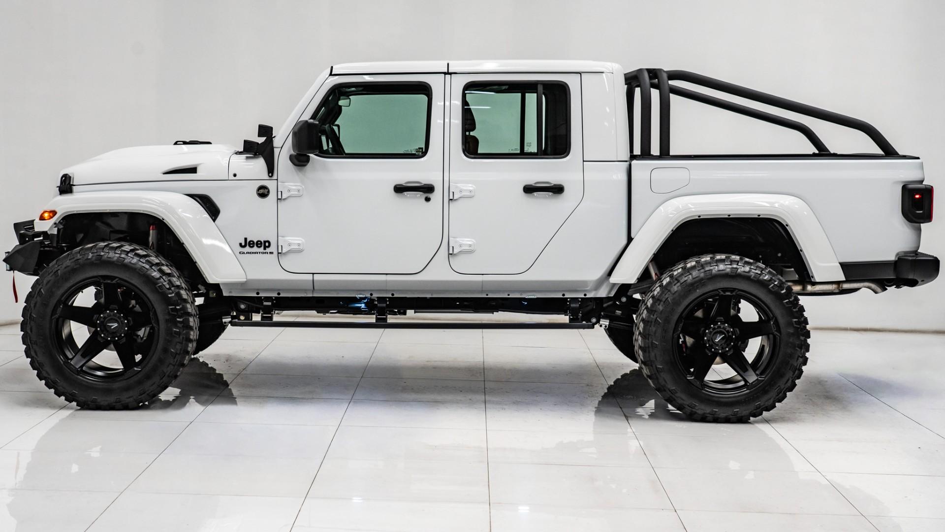 2025 JEEP GLADIATOR in White, photo 17 of 57