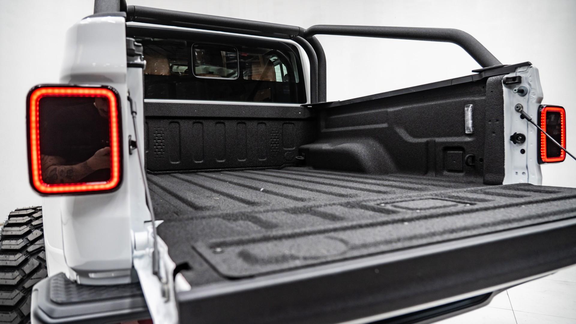 2025 JEEP GLADIATOR in White, photo 29 of 57