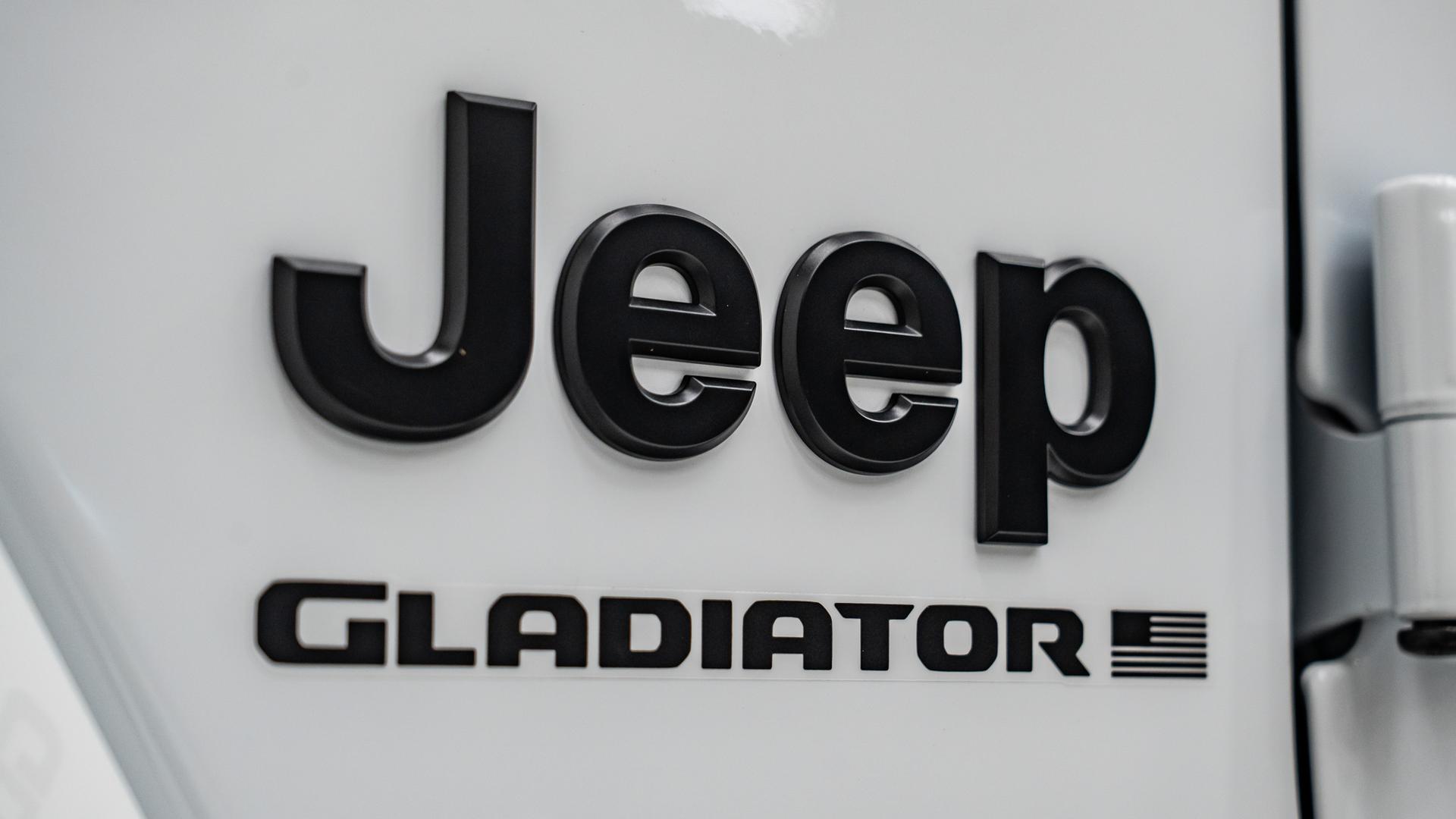 2025 JEEP GLADIATOR in White, photo 20 of 57