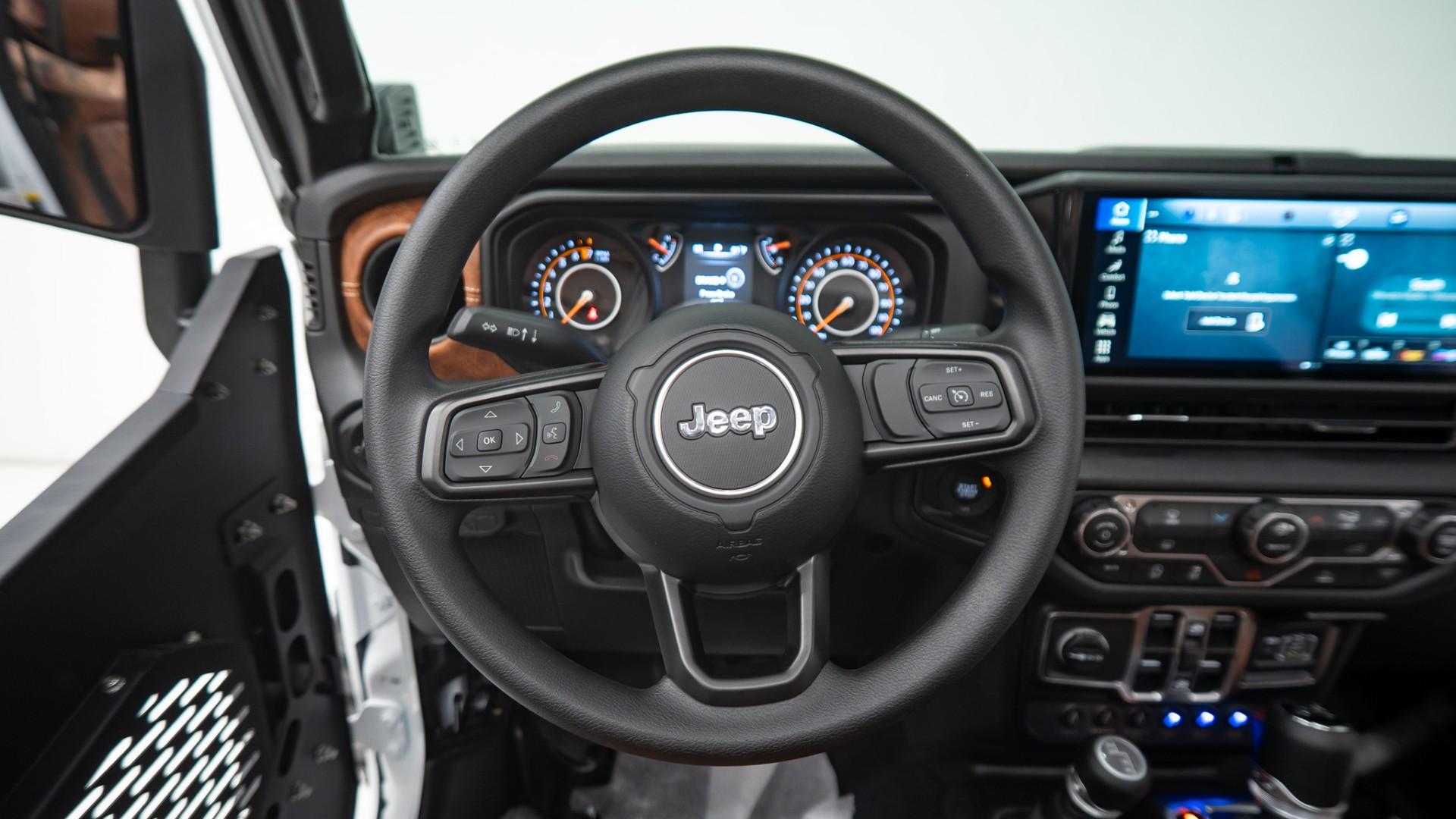 2025 JEEP GLADIATOR in White, photo 40 of 57