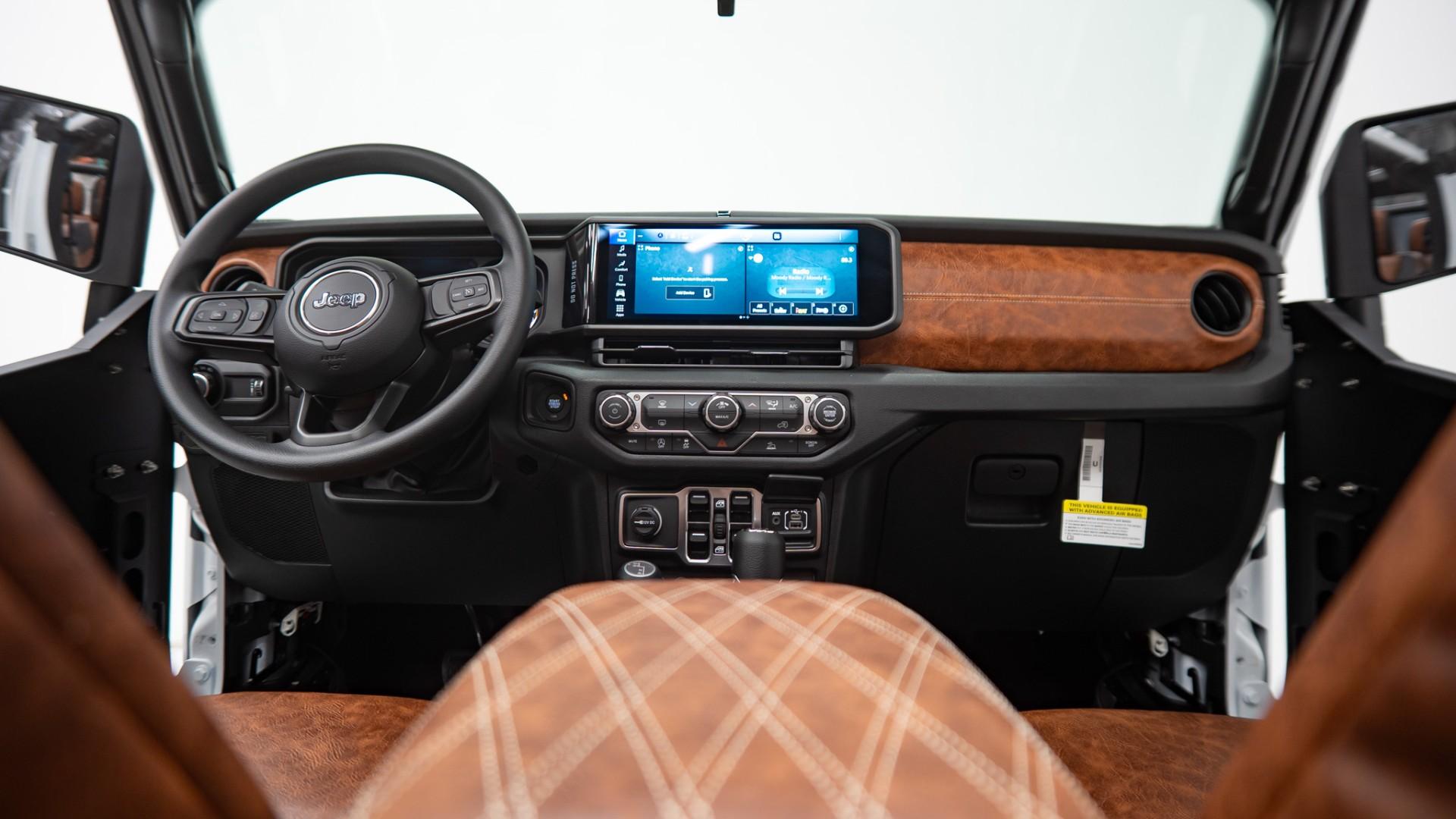 2025 JEEP GLADIATOR in White, photo 37 of 57