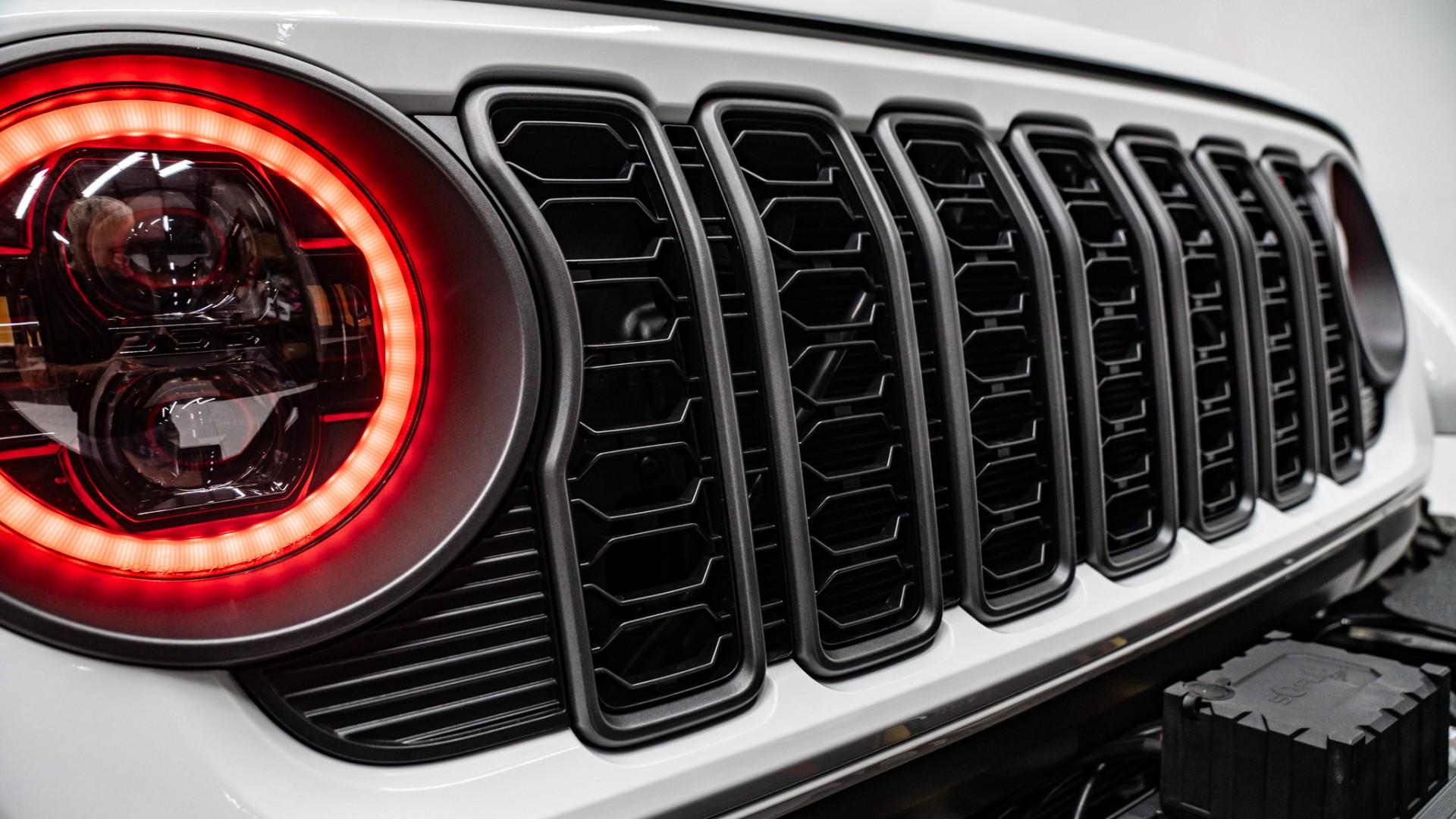 2025 JEEP GLADIATOR in White, photo 16 of 57