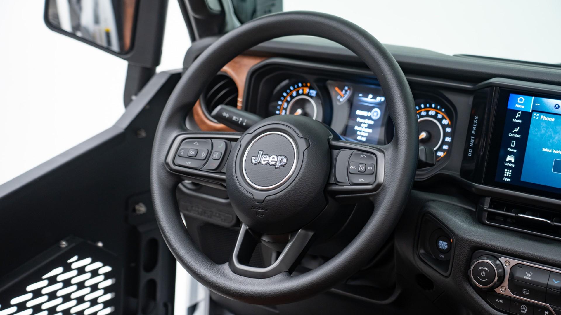 2025 JEEP GLADIATOR in White, photo 39 of 57