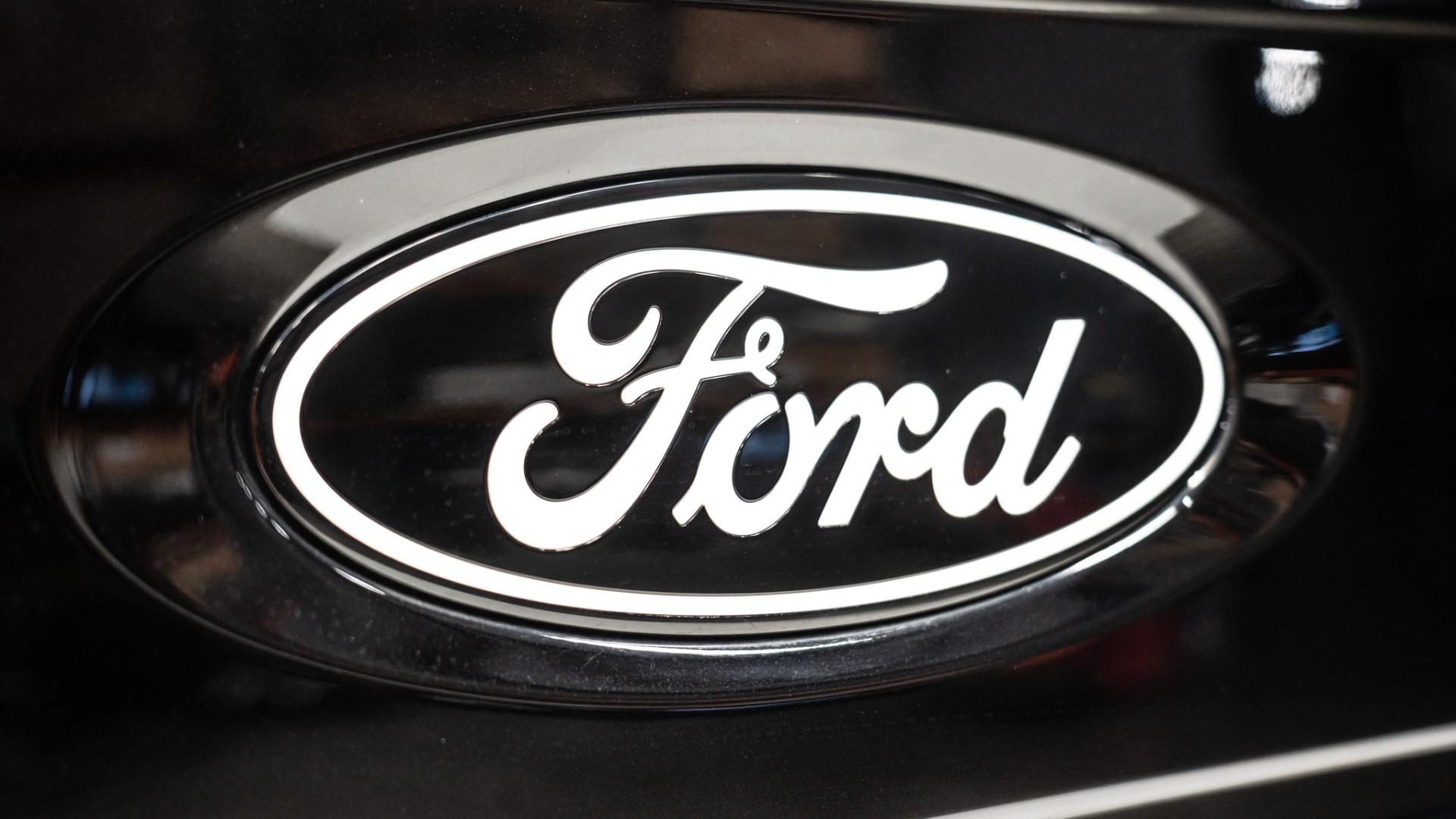 2025 FORD F-150 in Black, photo 28 of 60