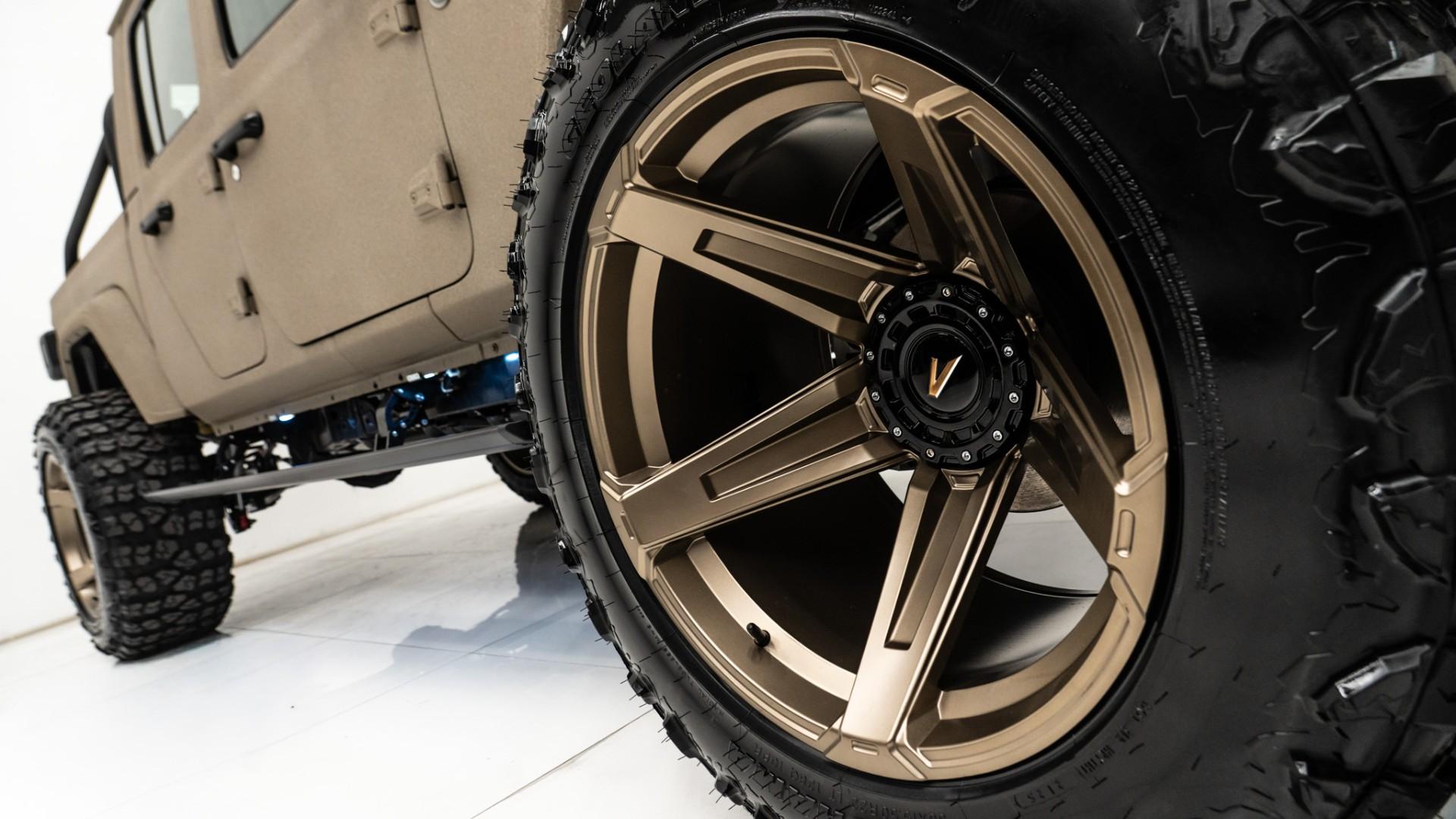 2025 JEEP GLADIATOR in Tan, photo 33 of 60