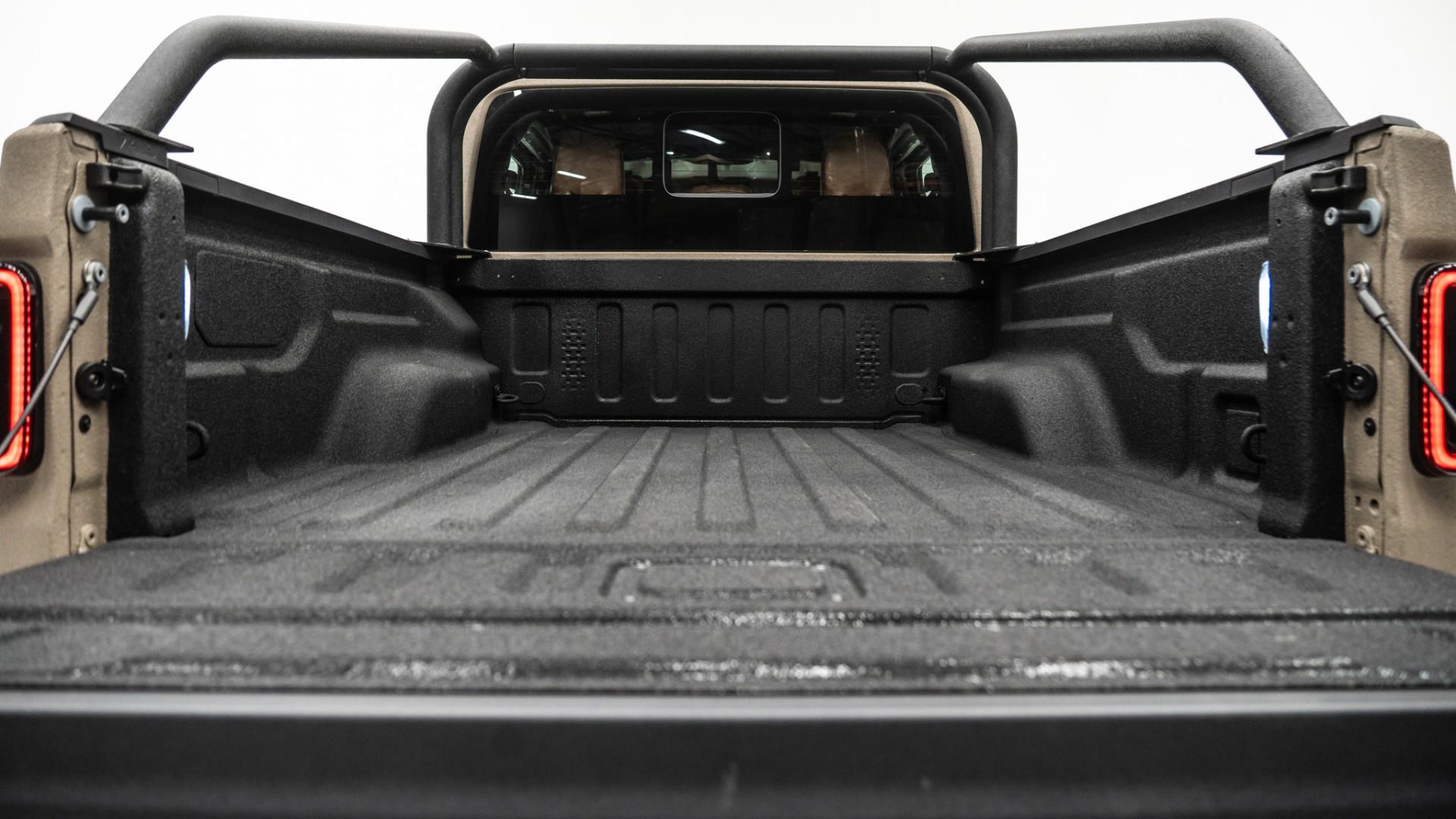 2025 JEEP GLADIATOR in Tan, photo 35 of 59