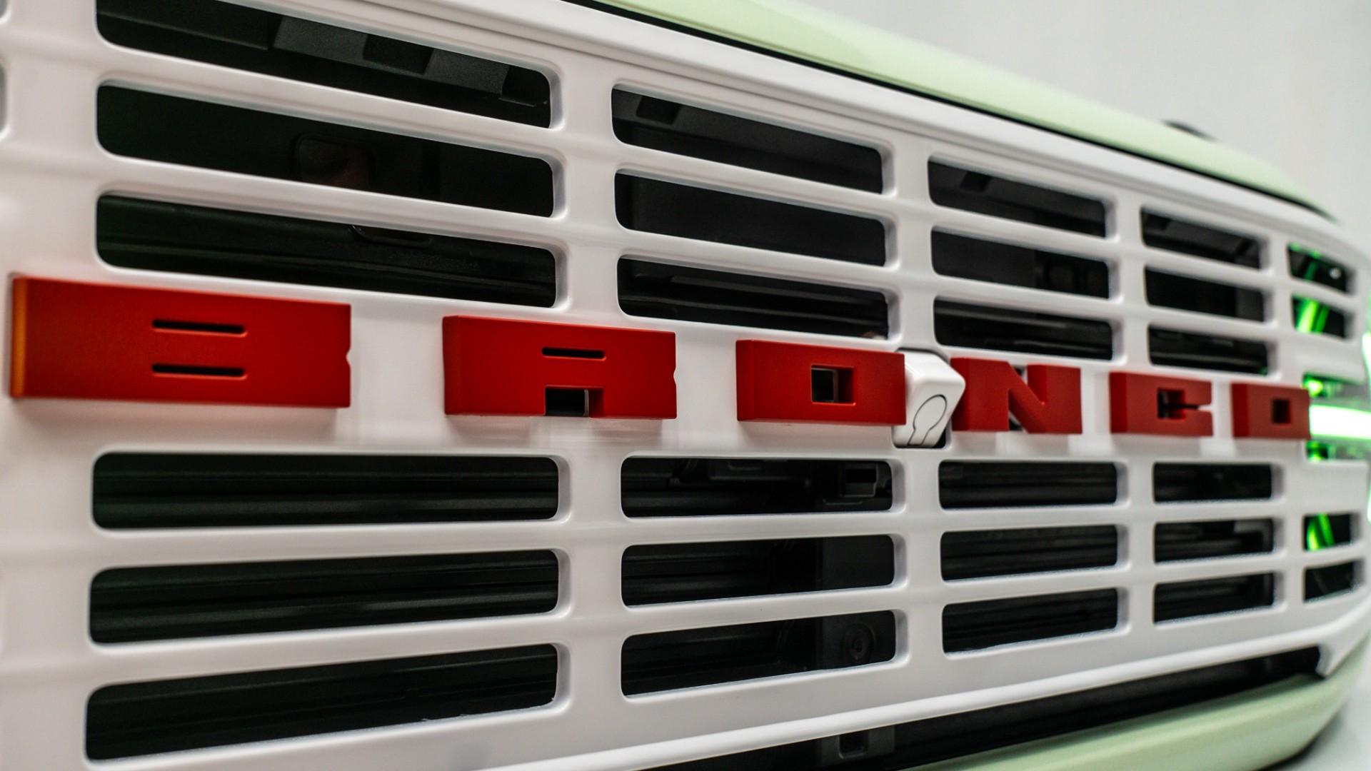 2025 FORD BRONCO in Green, photo 20 of 56