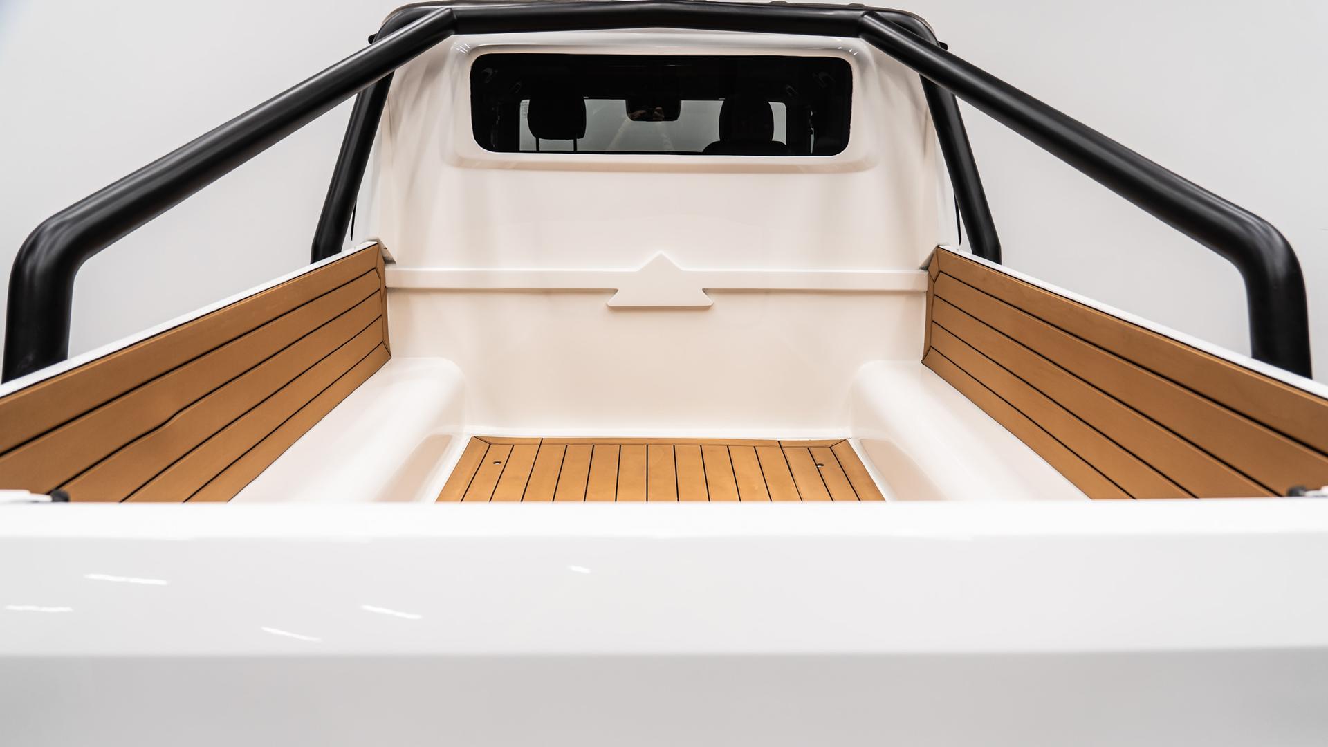 2026 MERCEDES-BENZ G-CLASS in White, photo 39 of 60
