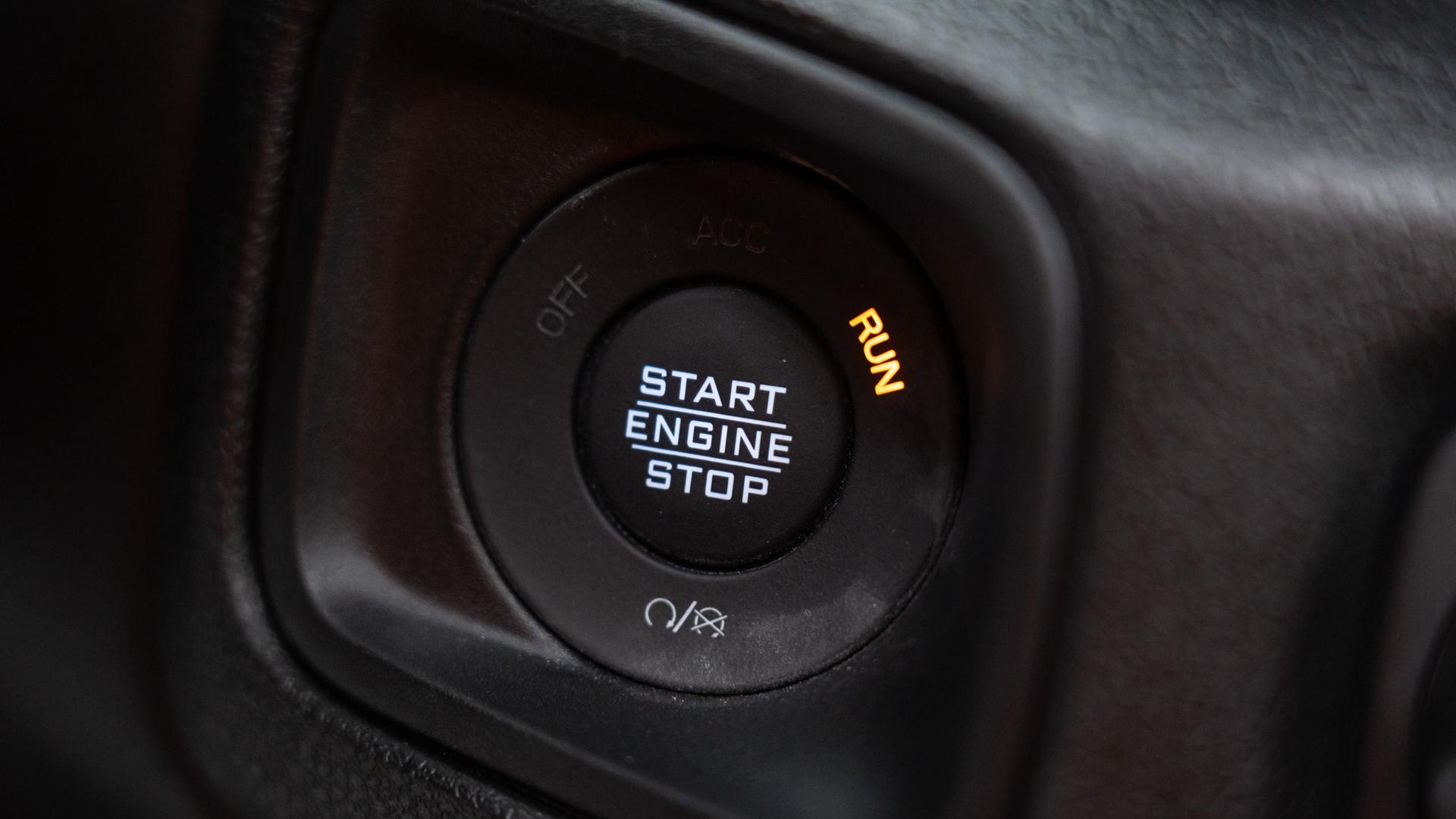2025 JEEP GLADIATOR in Tan, photo 53 of 59