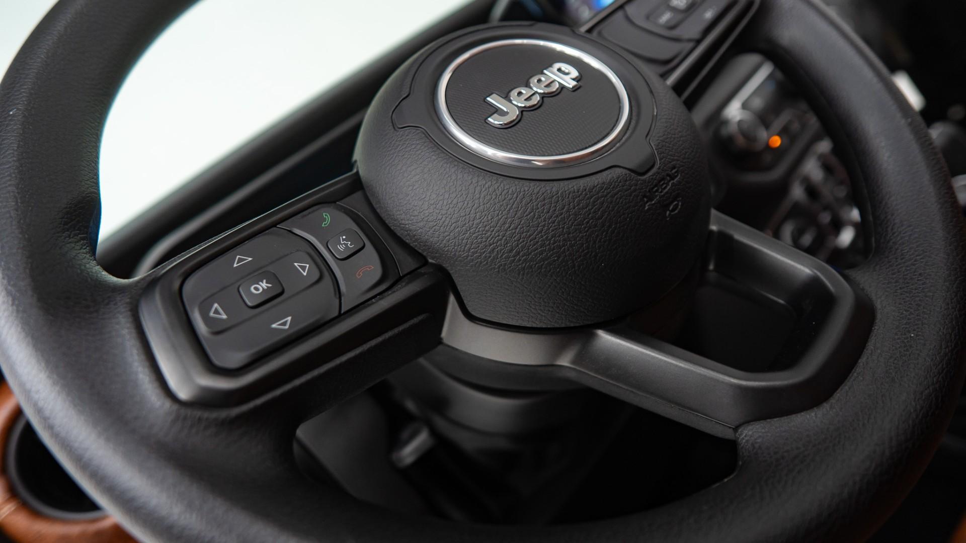 2025 JEEP GLADIATOR in Black, photo 53 of 60
