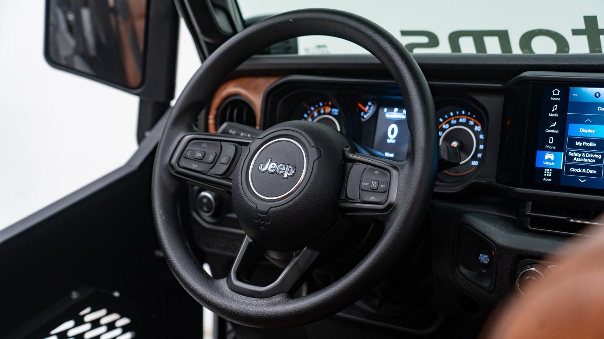 2025 JEEP GLADIATOR in Black, photo 39 of 60
