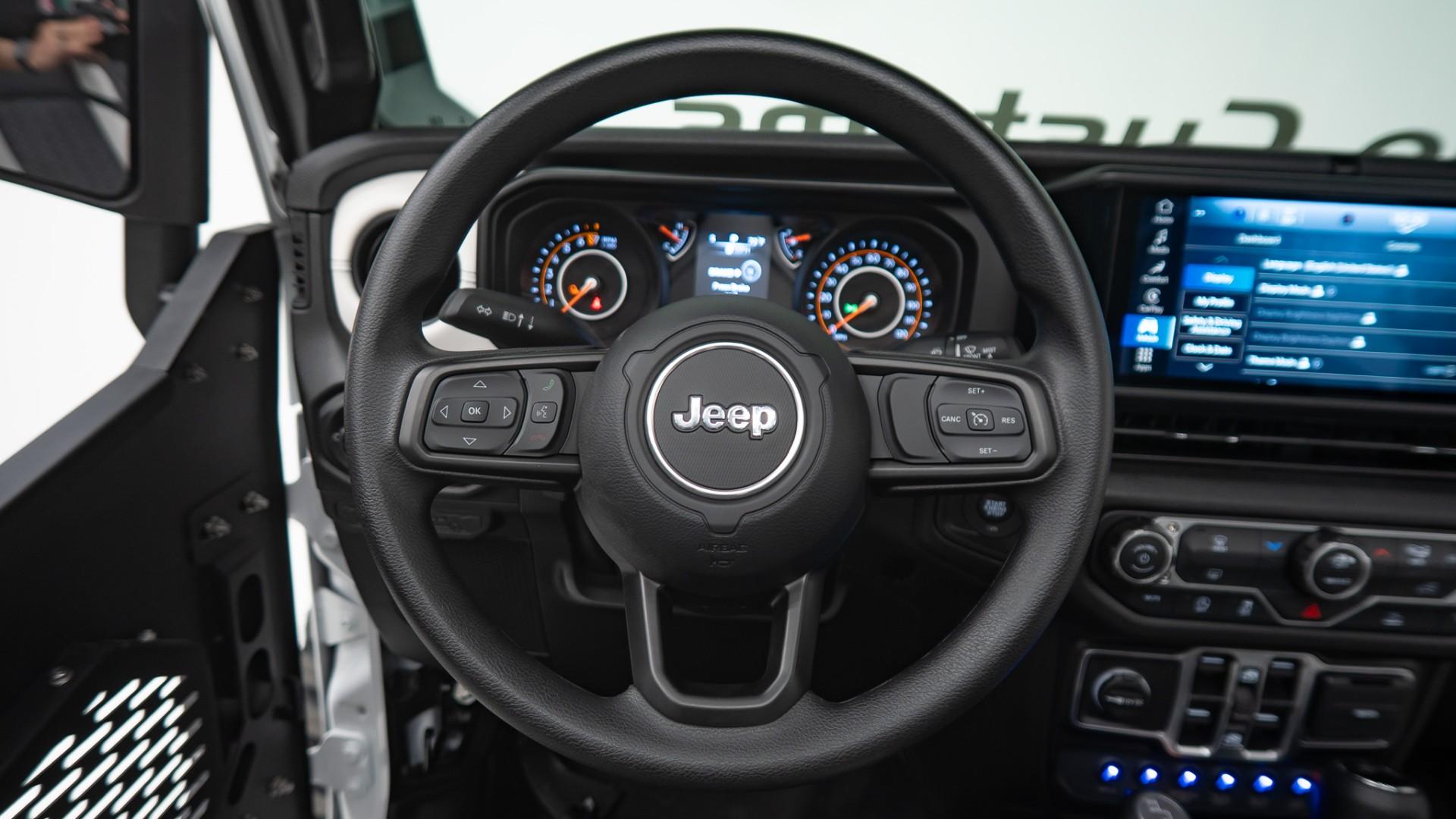 2025 JEEP GLADIATOR in White, photo 40 of 59