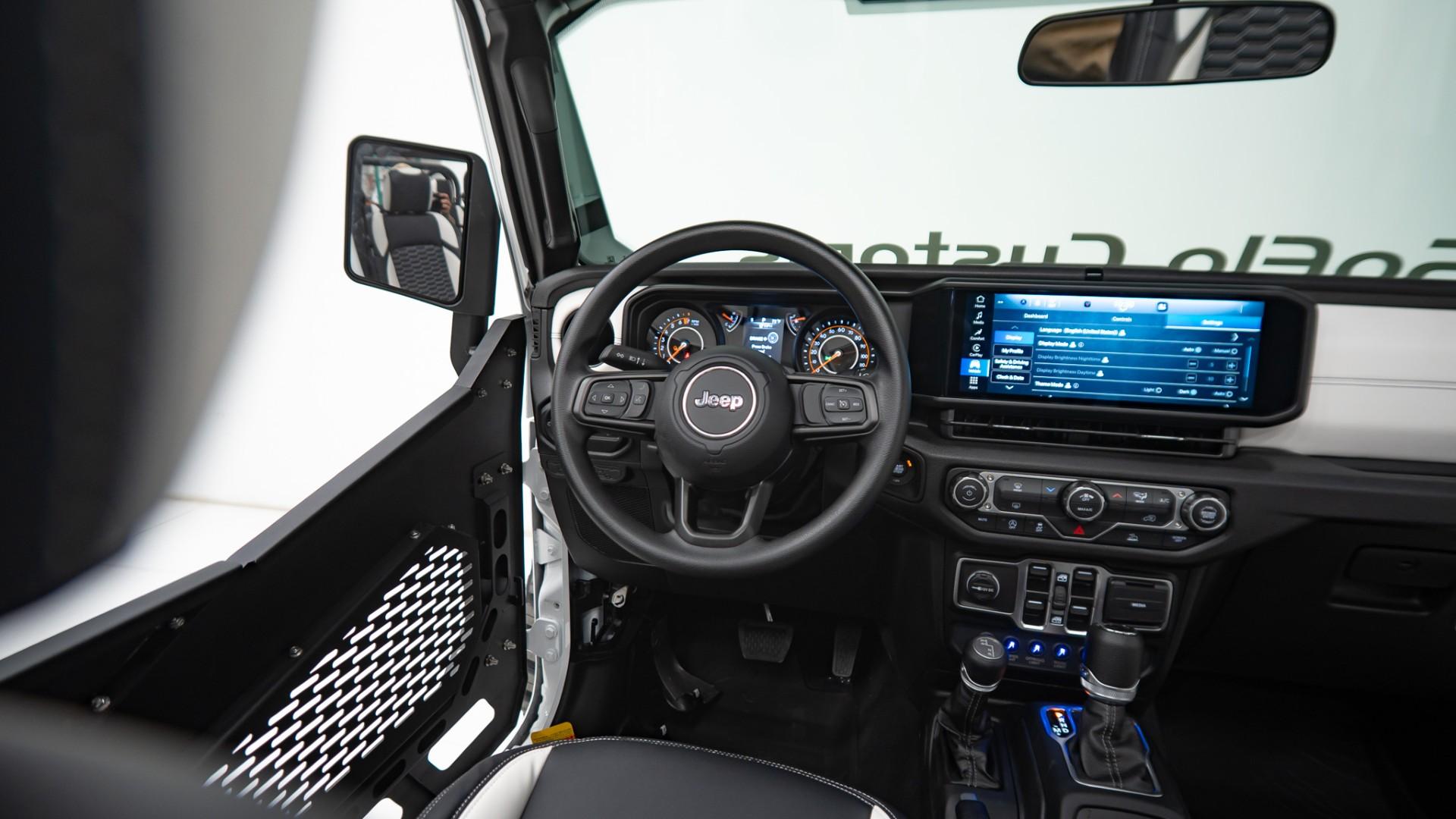 2025 JEEP GLADIATOR in White, photo 38 of 59