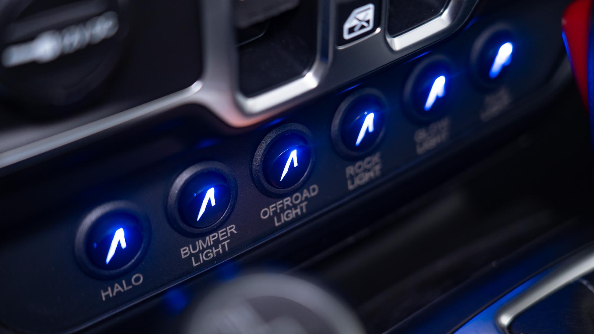 2025 JEEP GLADIATOR in White, photo 53 of 59