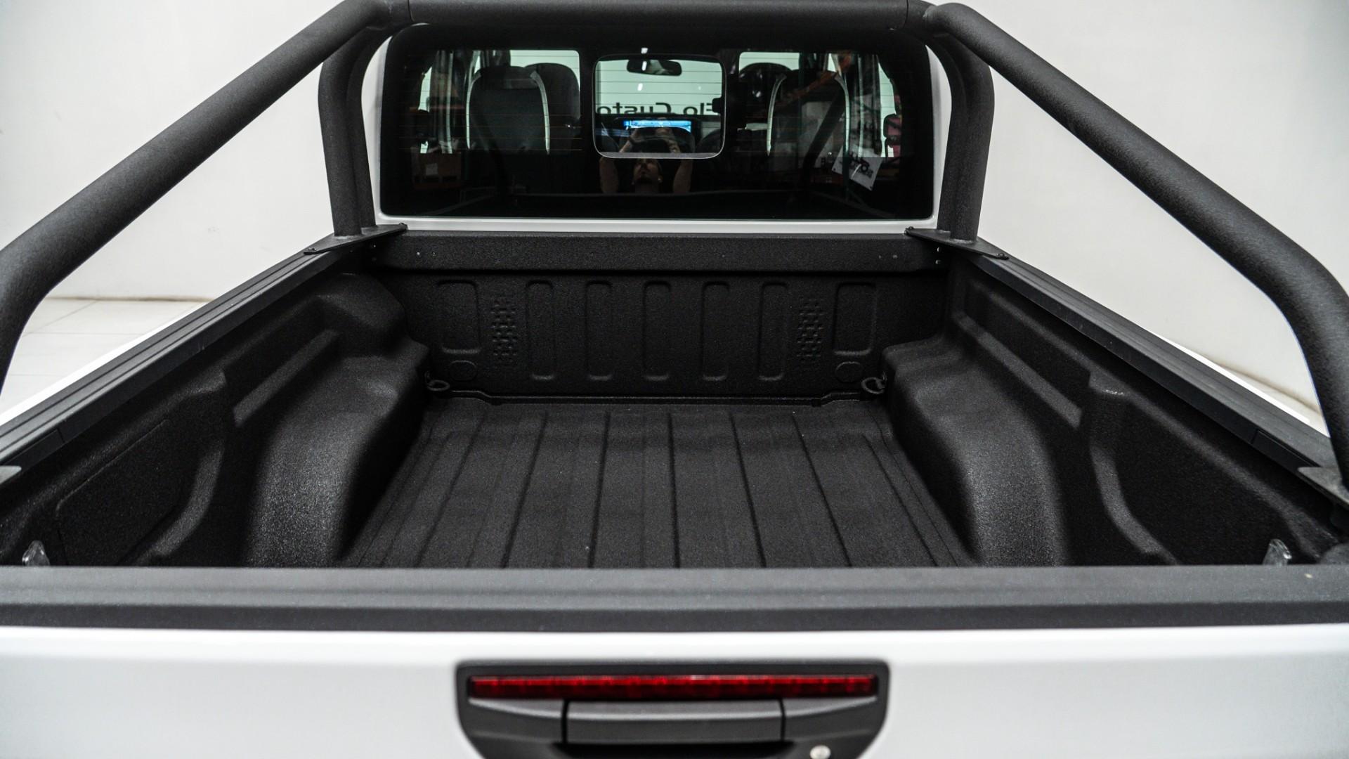 2025 JEEP GLADIATOR in White, photo 29 of 59