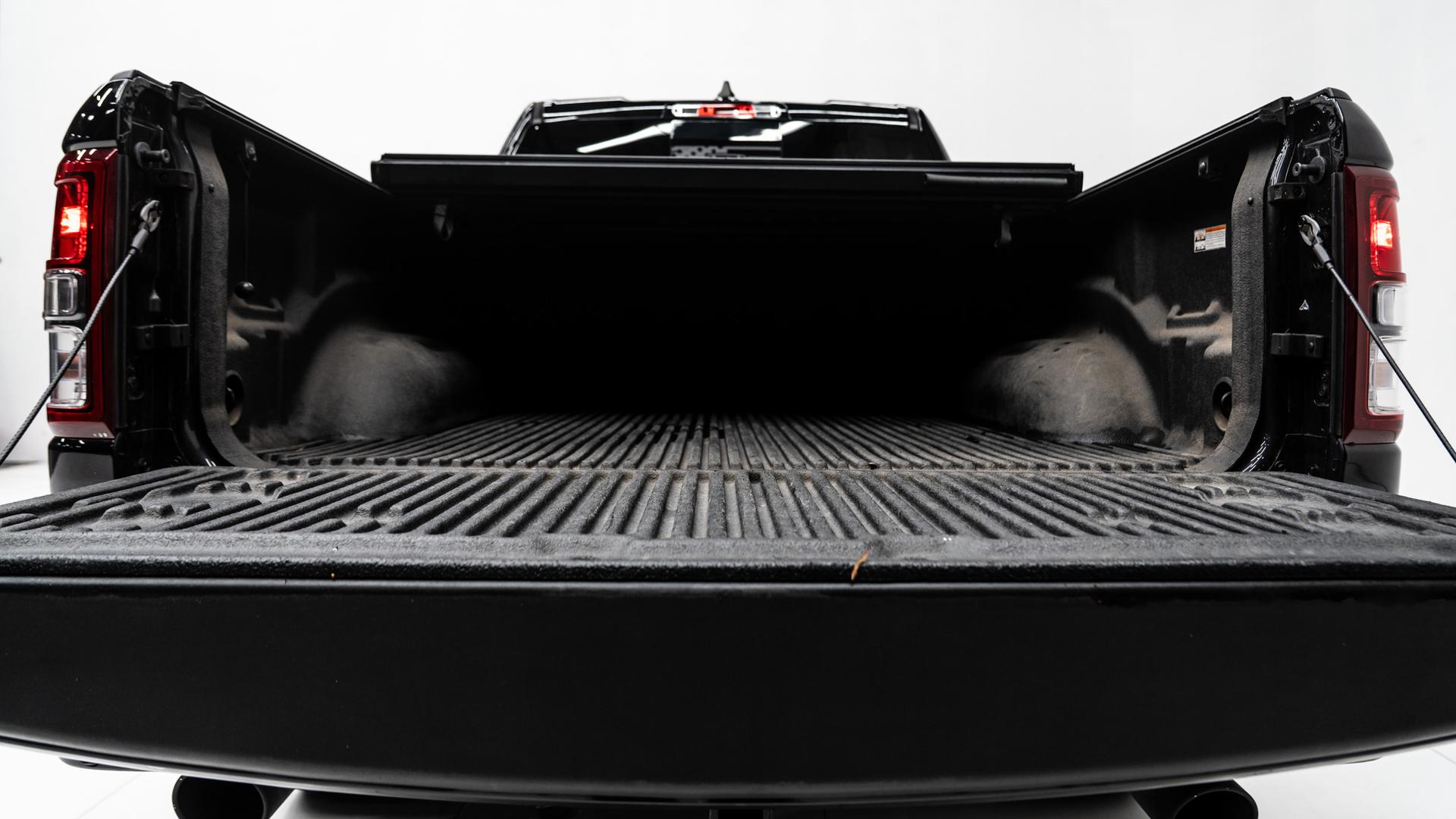 2022 RAM 1500 in DIAMOND BLACK CRYSTAL PEARLCOAT, photo 7 of 51