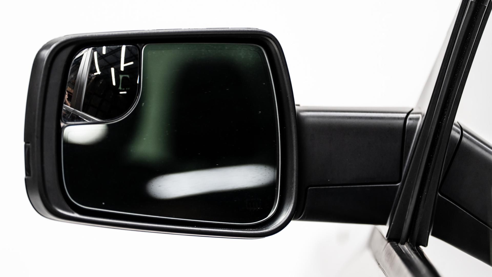 2022 RAM 1500 in DIAMOND BLACK CRYSTAL PEARLCOAT, photo 12 of 51