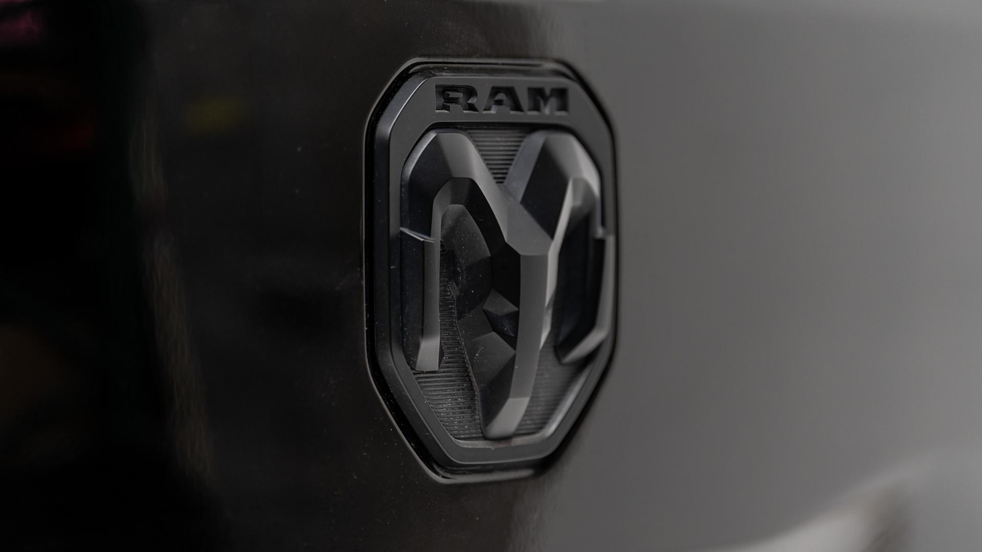 2022 RAM 1500 in DIAMOND BLACK CRYSTAL PEARLCOAT, photo 14 of 51
